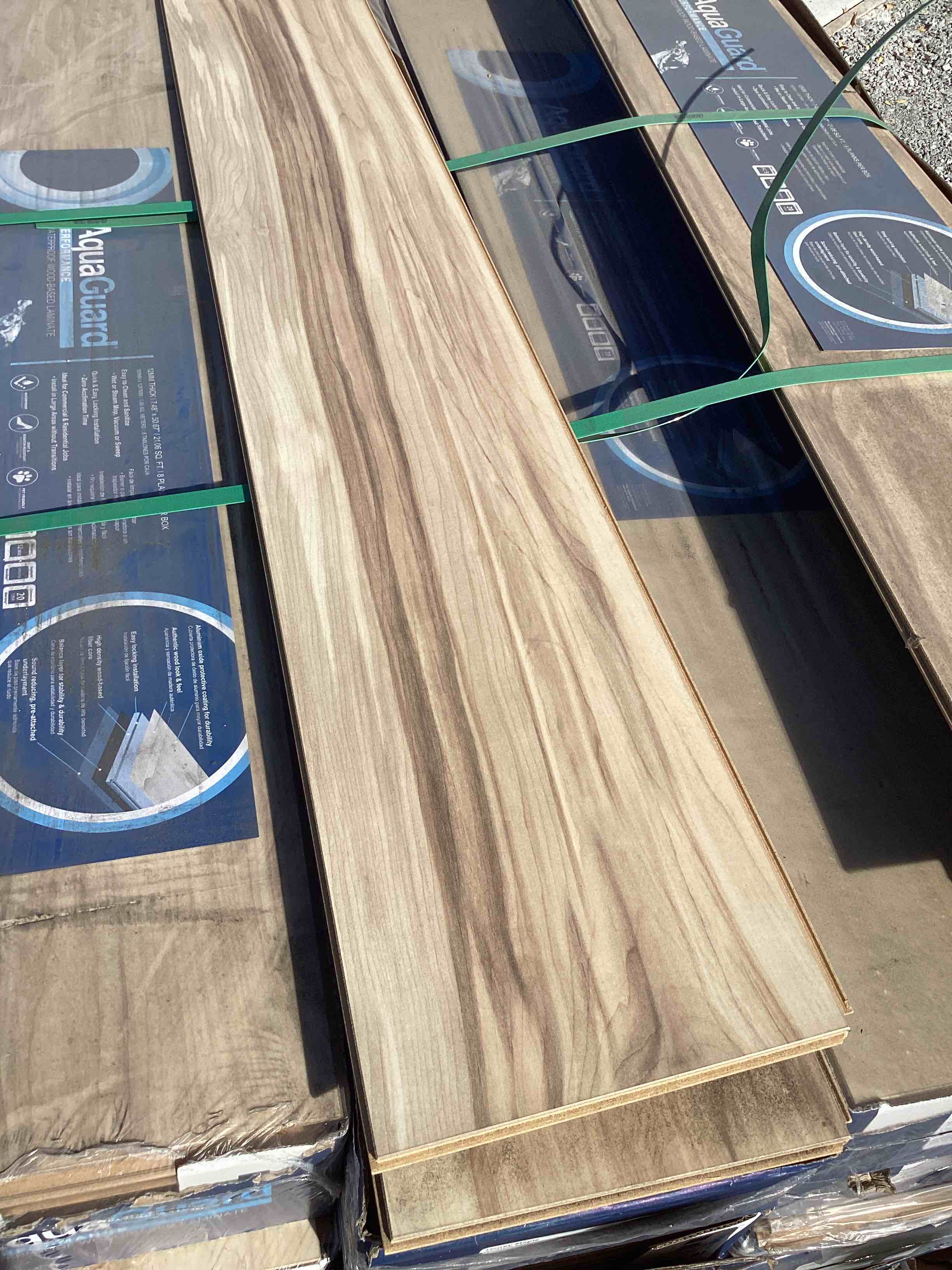29 boxes 610.74 sq ft 7.48x50.67 10mm laminate flooring your bid per sq ft 
