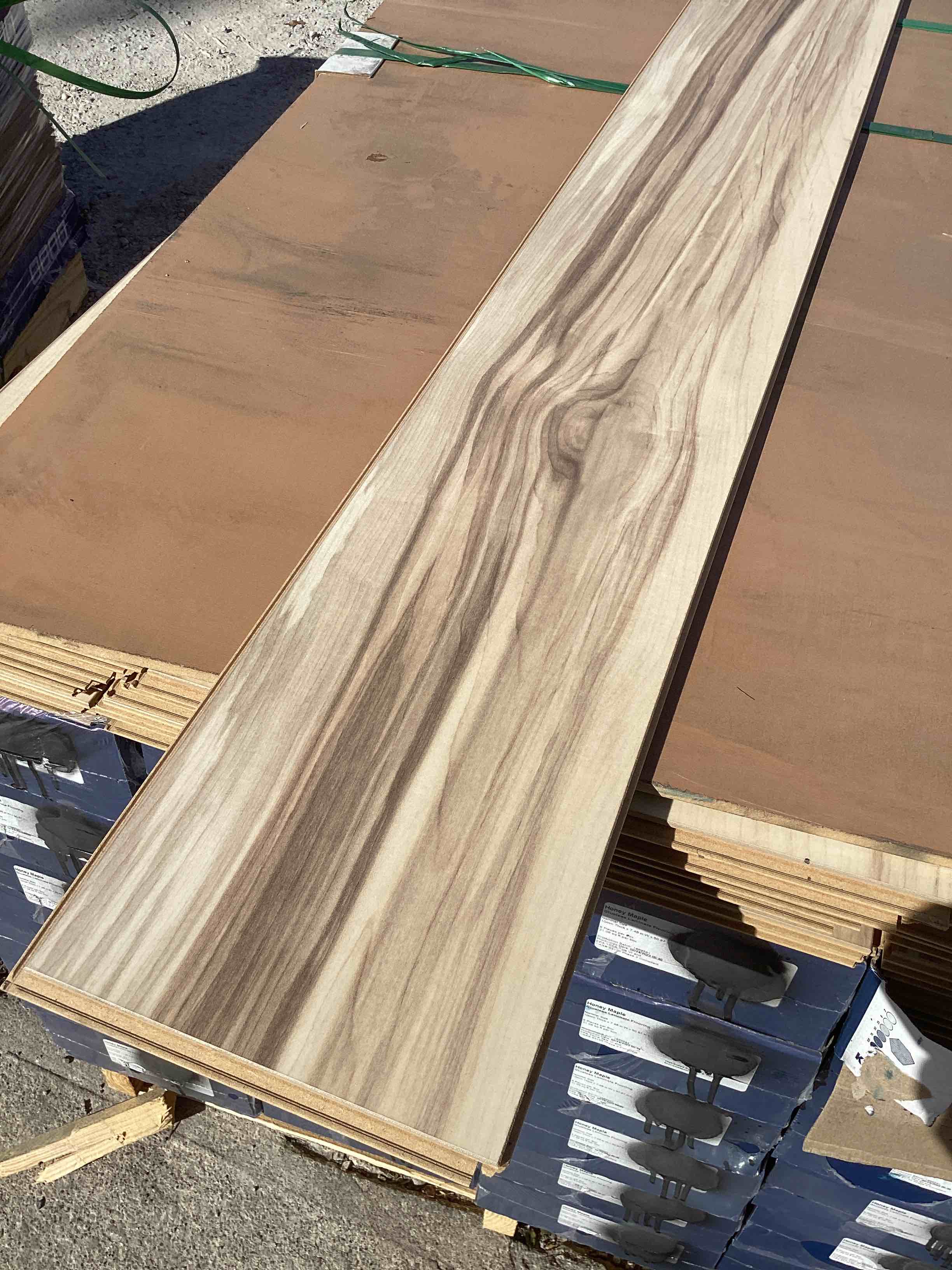 28 boxes 589.68 sq ft 10mm 7.48x50.67 laminate flooring your bid per sq ft 