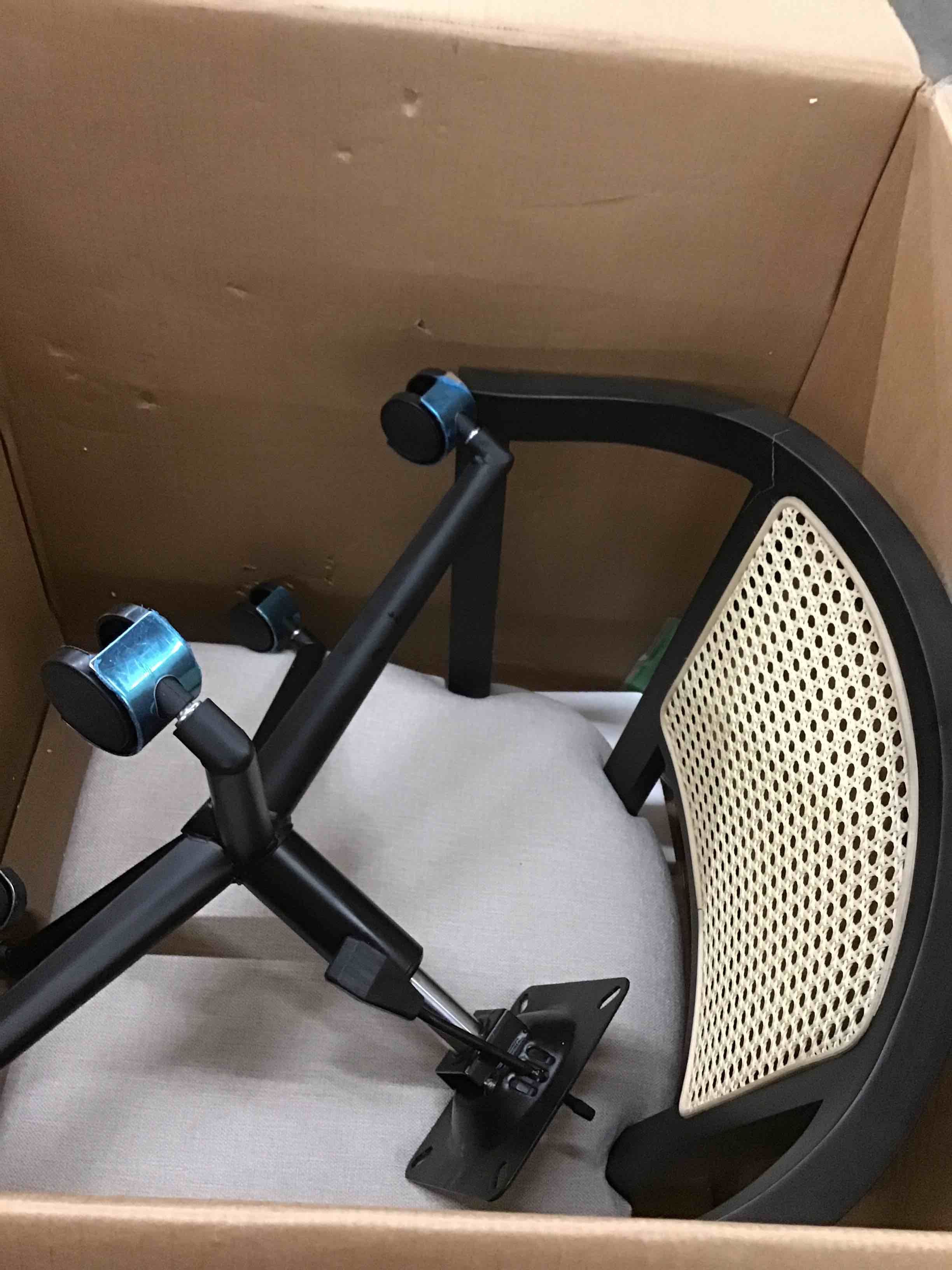 https://s3.amazonaws.com/lotting-images-prod/bidfta/GRN5108801_1699282238901.jpeg