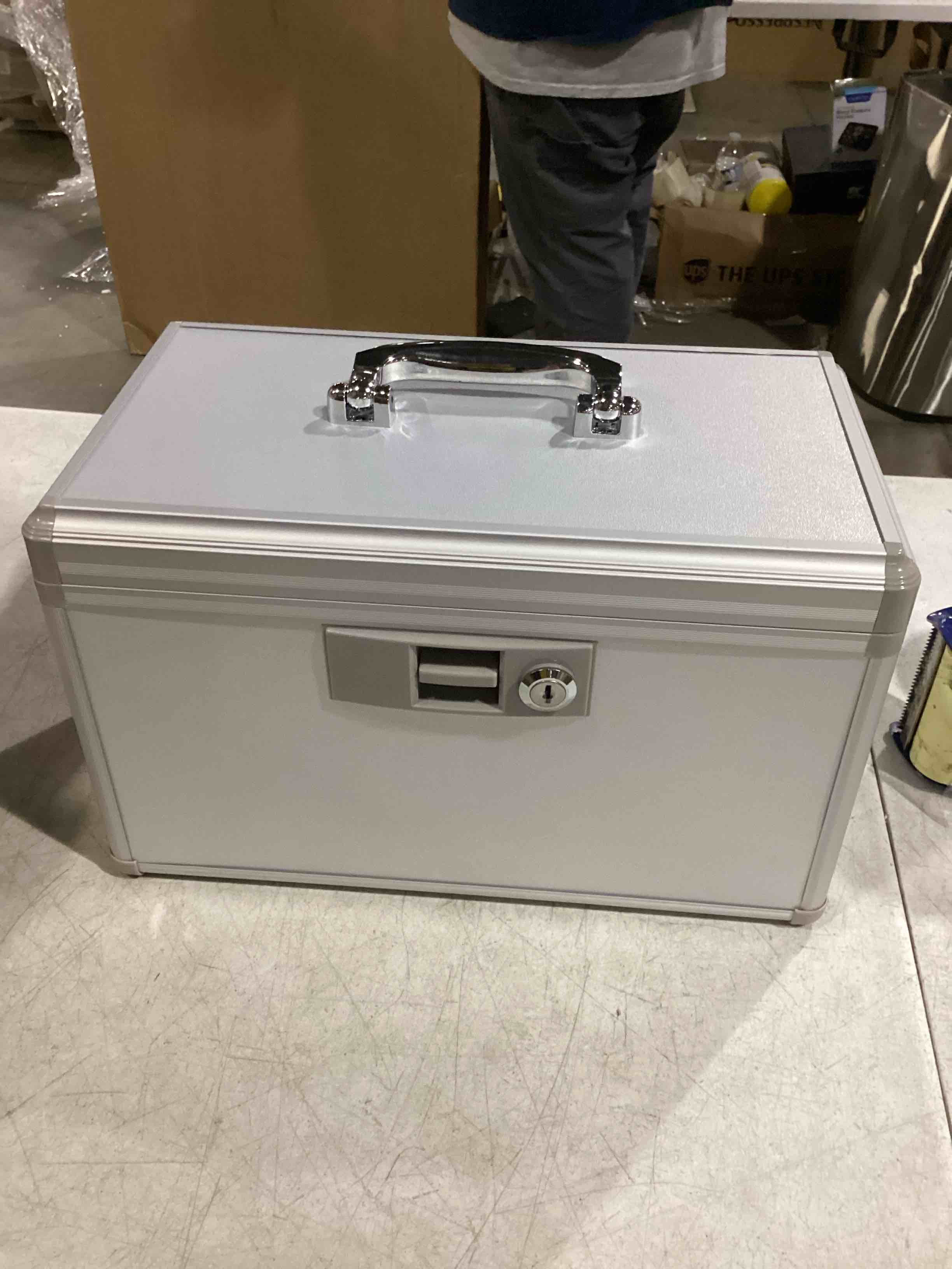 https://s3.amazonaws.com/lotting-images-prod/bidfta/GRN5133011_1724174129623.jpeg