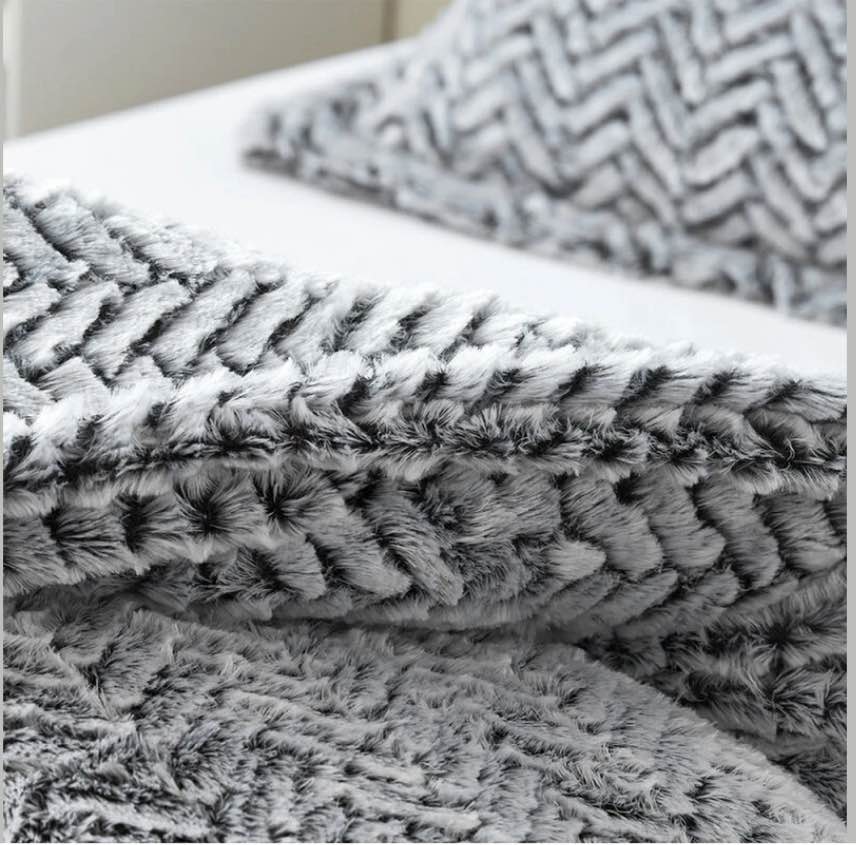 Cozy Peaks - Coma Inducer® Oversized Comforter - Chevron Frosted Black