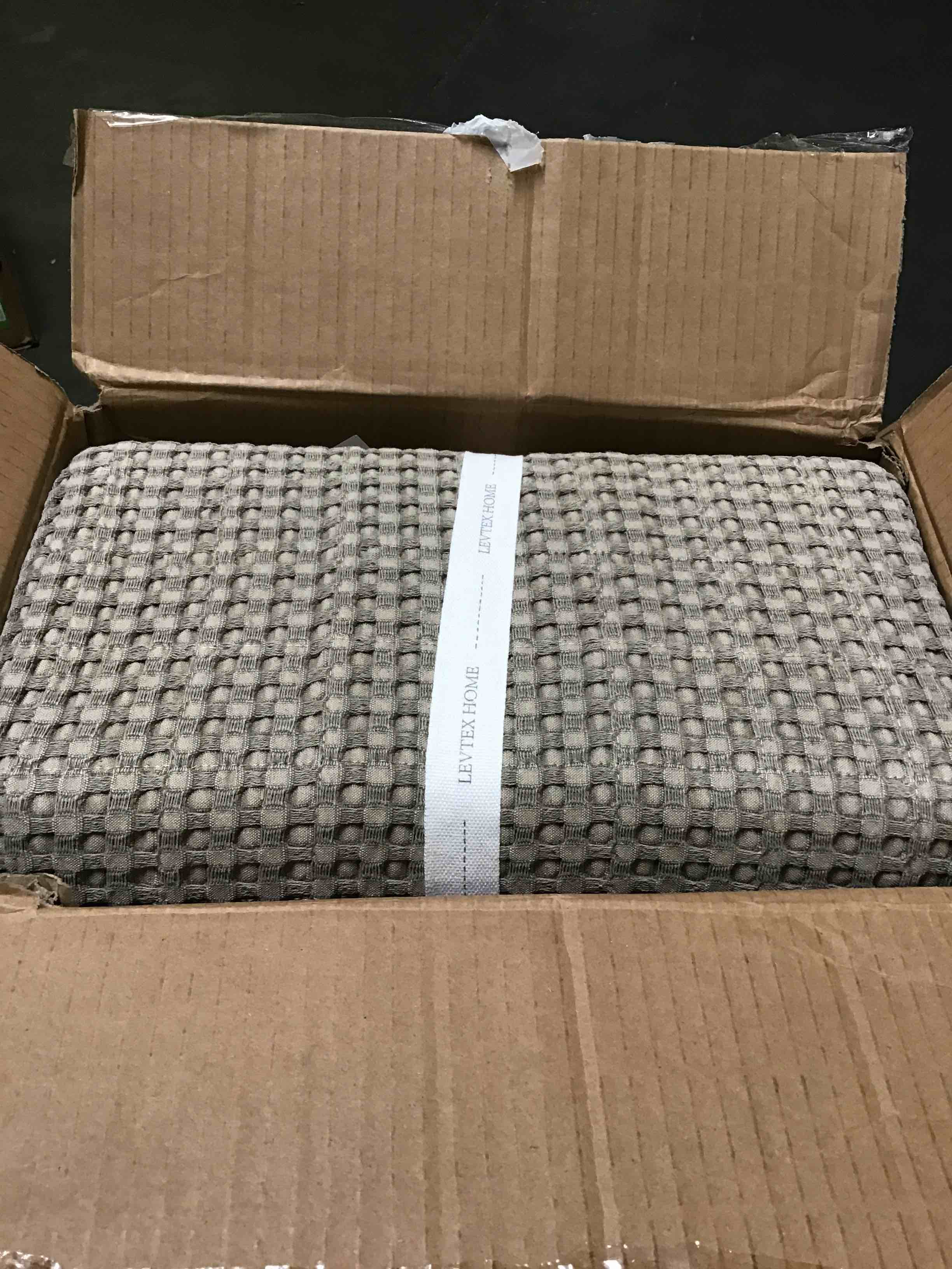 https://s3.amazonaws.com/lotting-images-prod/bidfta/GRN5149293_1695752533527.jpeg