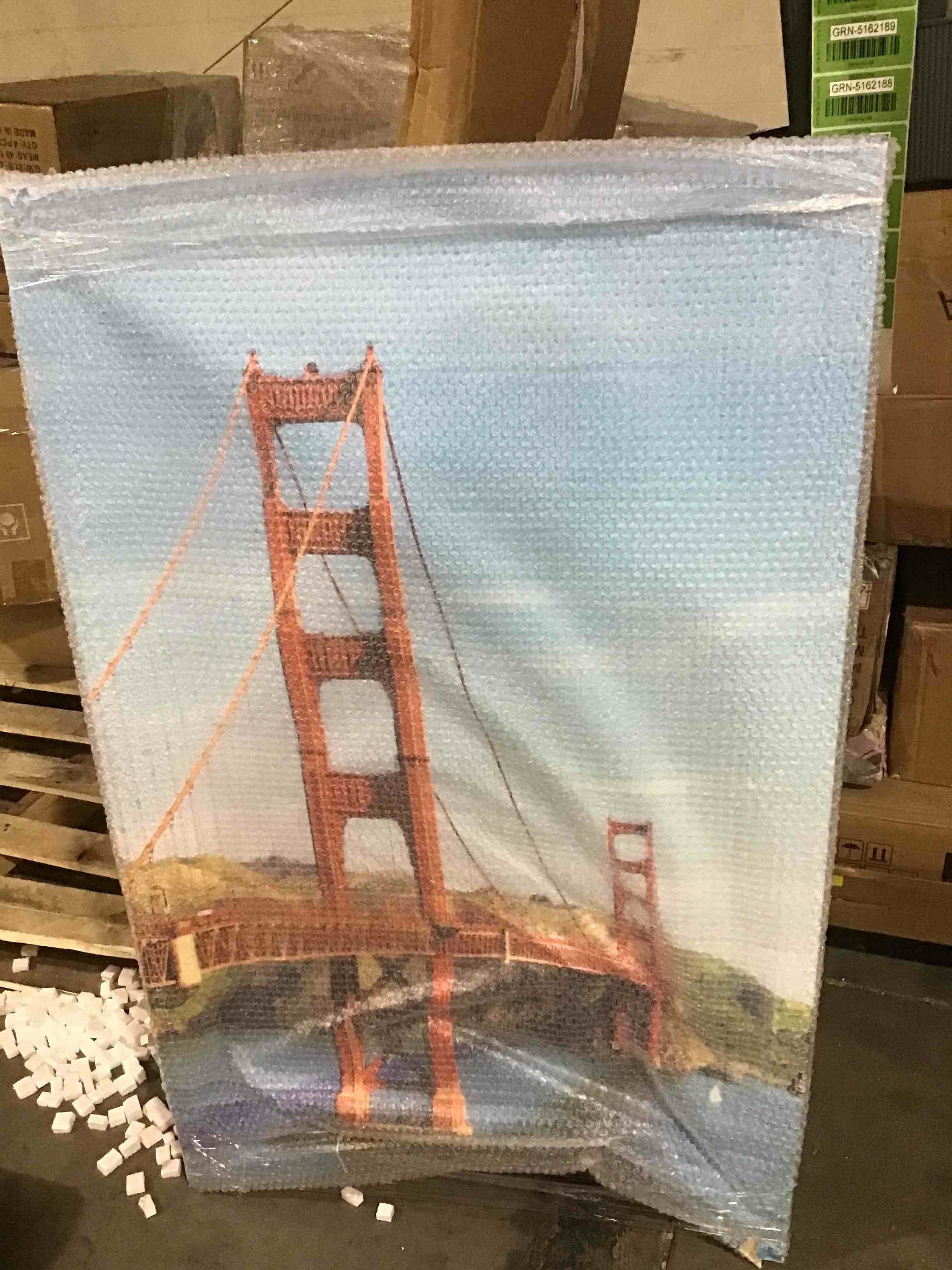 Golden Gate Bridge in San Francisco California (broken bottom) 