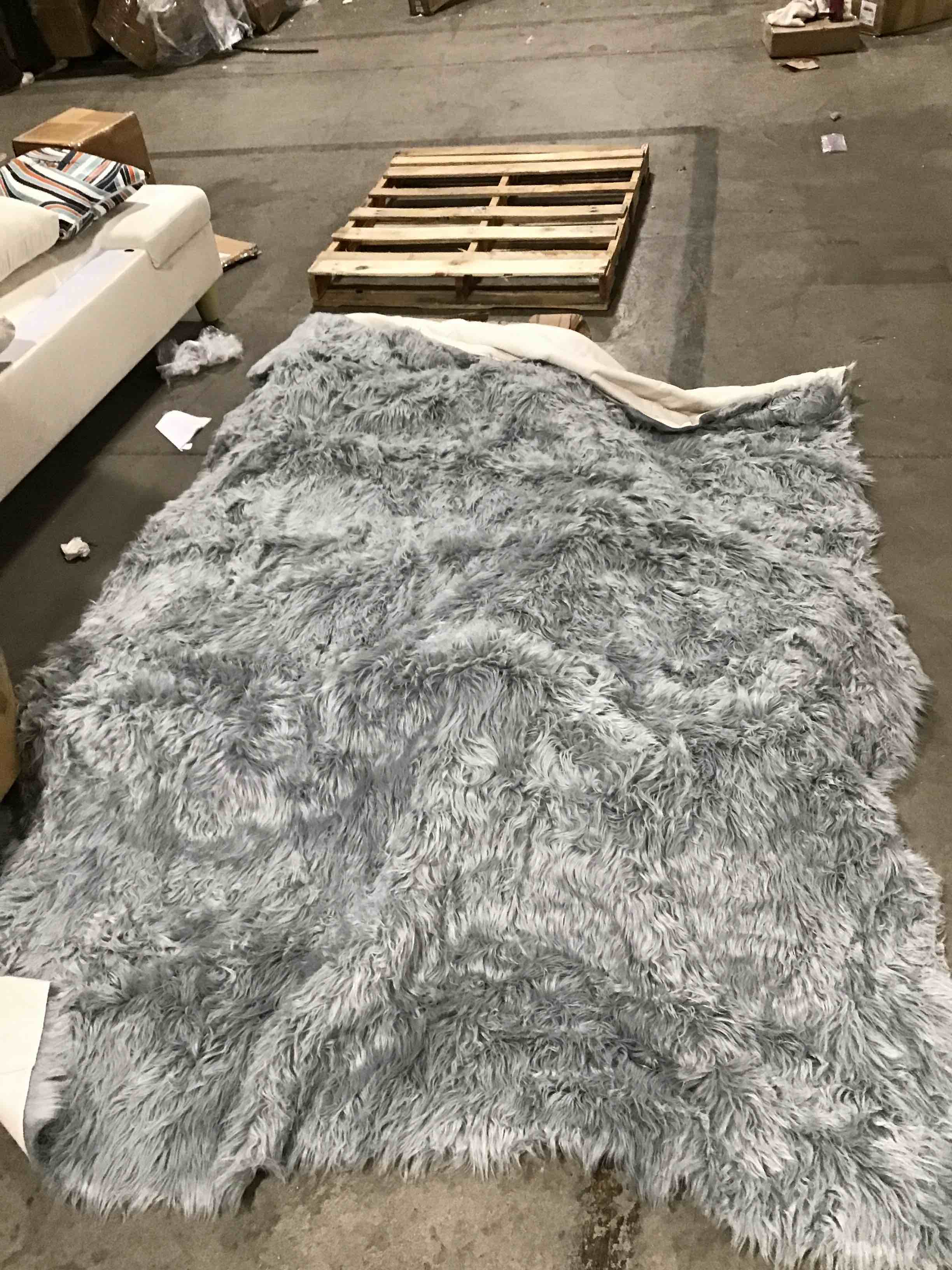 5 x 8 Very shaggy light blue area rug