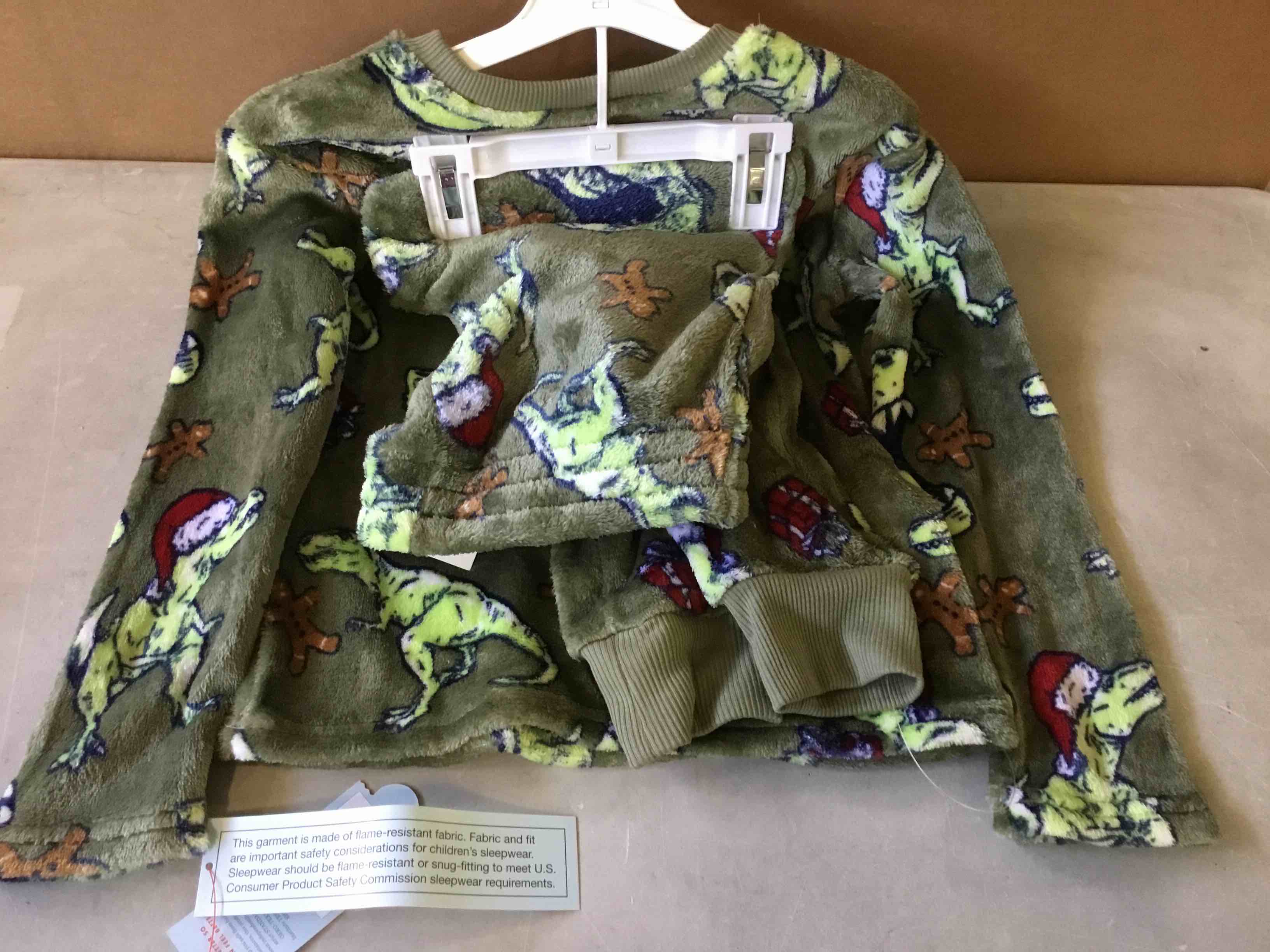 Size Medium, Toddler Boys' 2pc Dinos Pajama Set - Cat & Jack™ Green