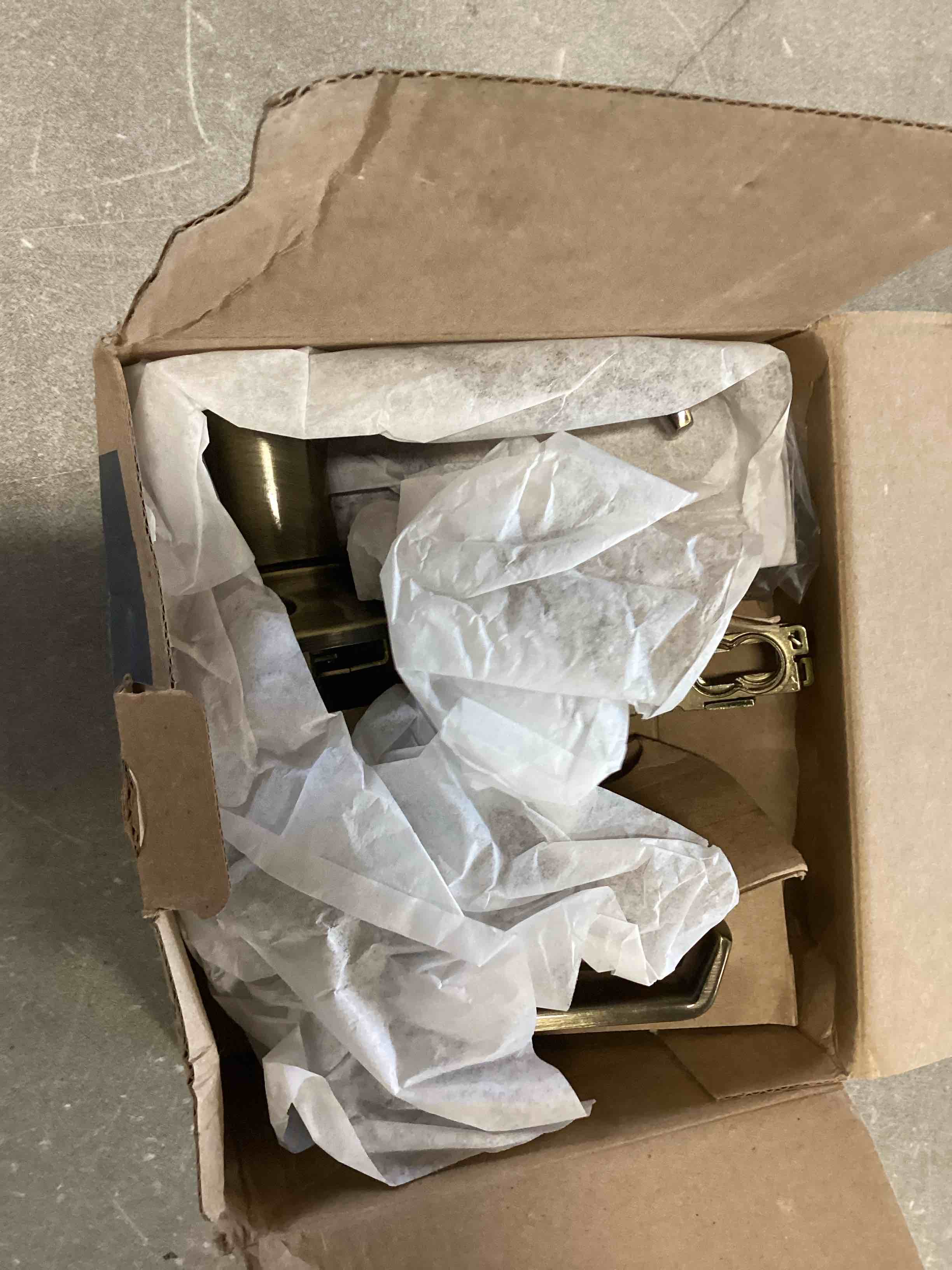 https://s3.amazonaws.com/lotting-images-prod/bidfta/GRN5190103_1721666237605.jpeg