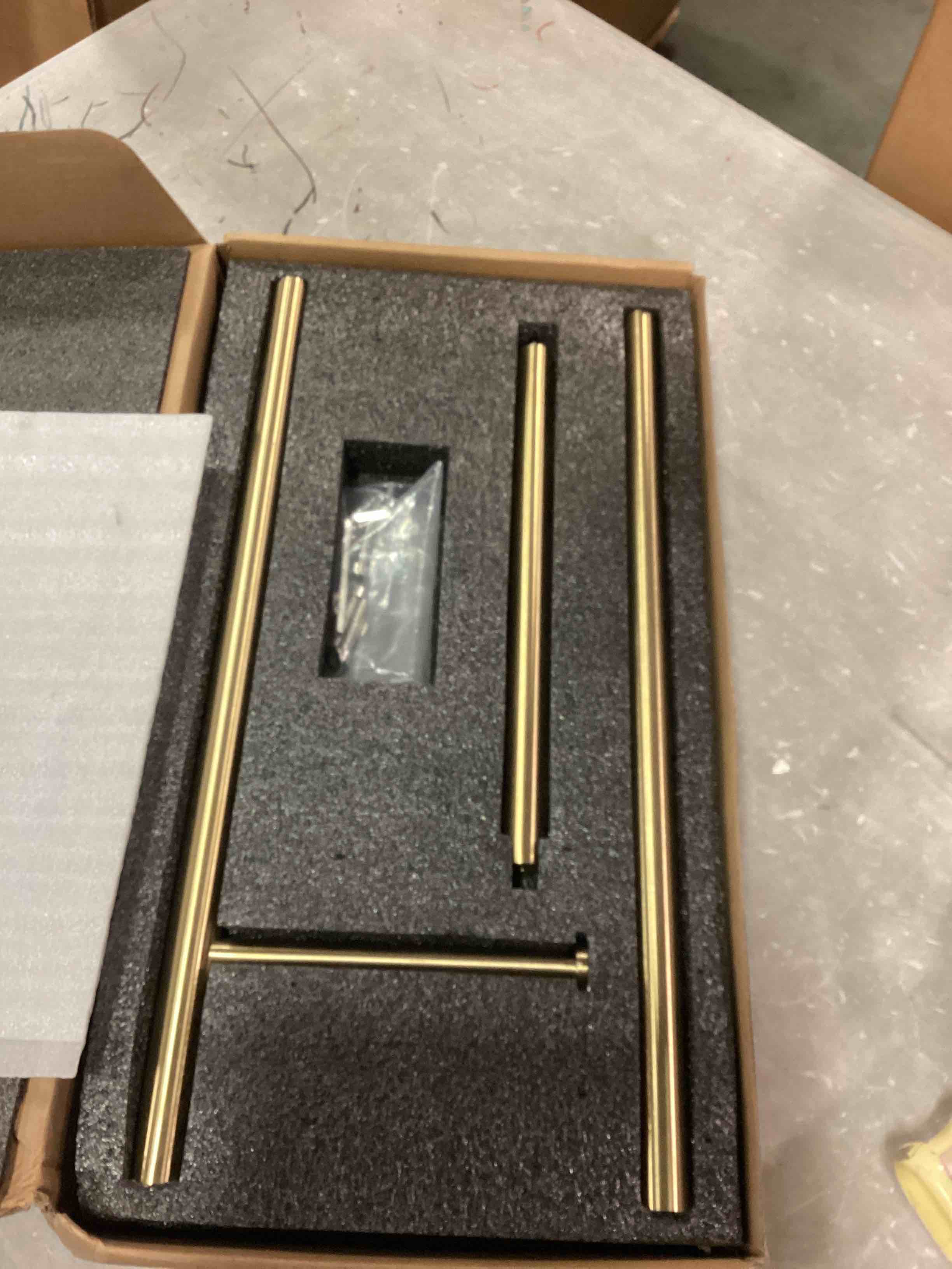 https://s3.amazonaws.com/lotting-images-prod/bidfta/GRN5191908_1721785418451.jpeg