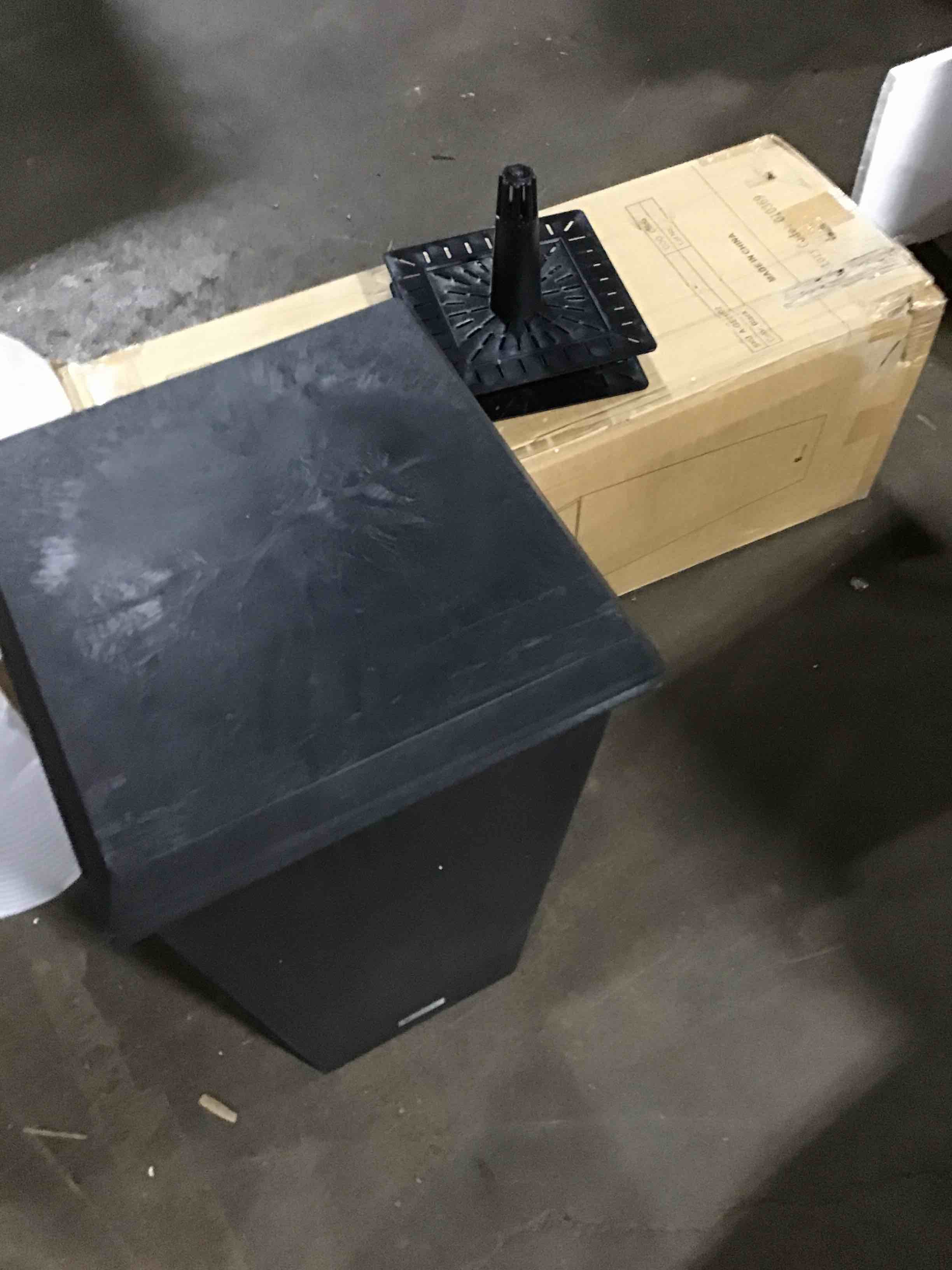 https://s3.amazonaws.com/lotting-images-prod/bidfta/GRN5216999_1696251488099.jpeg