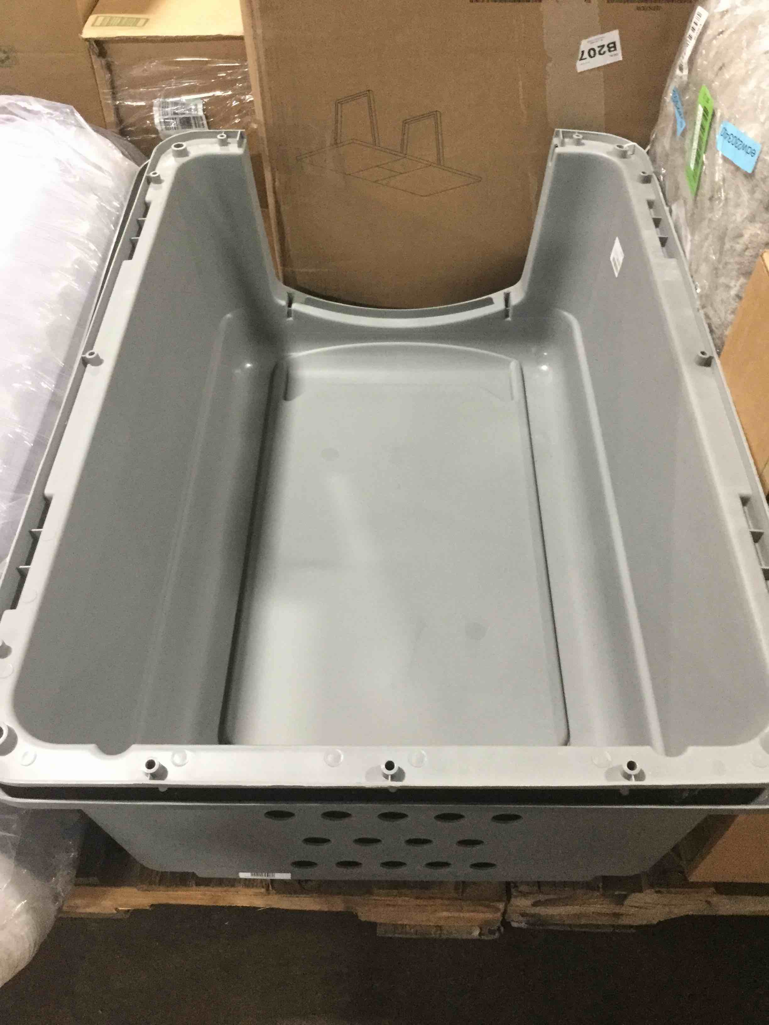 https://s3.amazonaws.com/lotting-images-prod/bidfta/GRN5227328_1693934454192.jpeg