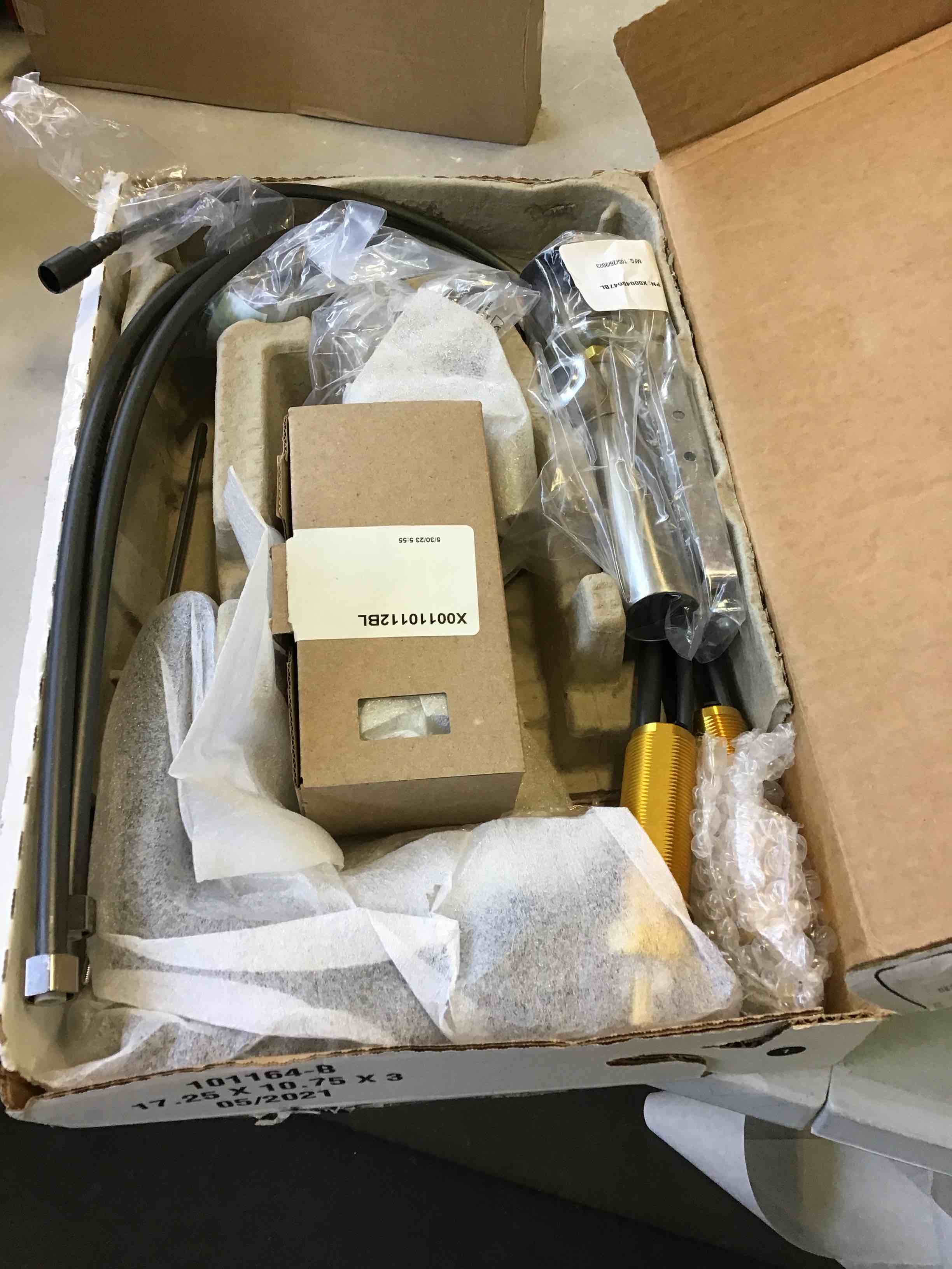 https://s3.amazonaws.com/lotting-images-prod/bidfta/GRN5235747_1692278806226.jpeg