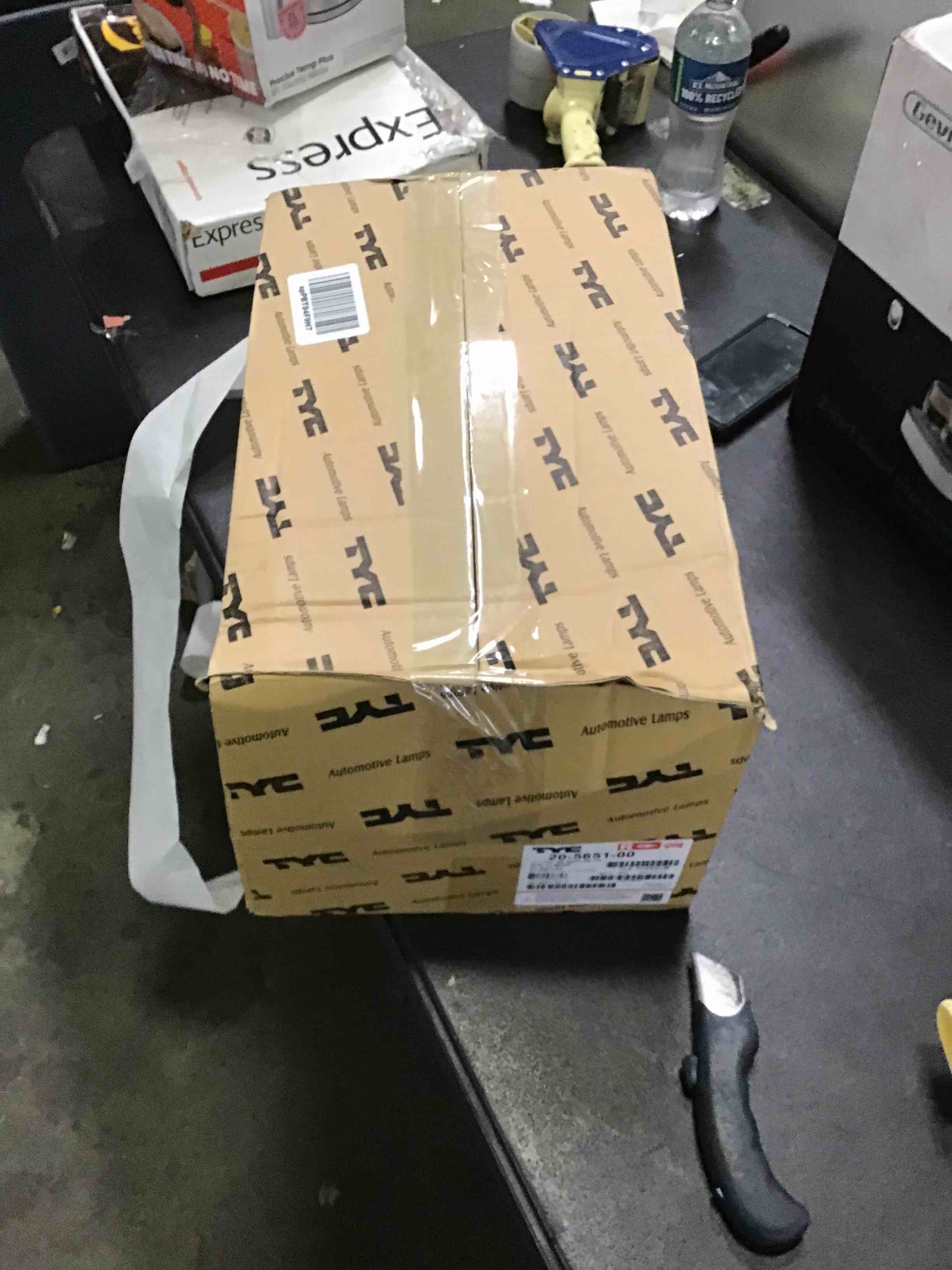 https://s3.amazonaws.com/lotting-images-prod/bidfta/GRN5239012_1692974409947.jpeg