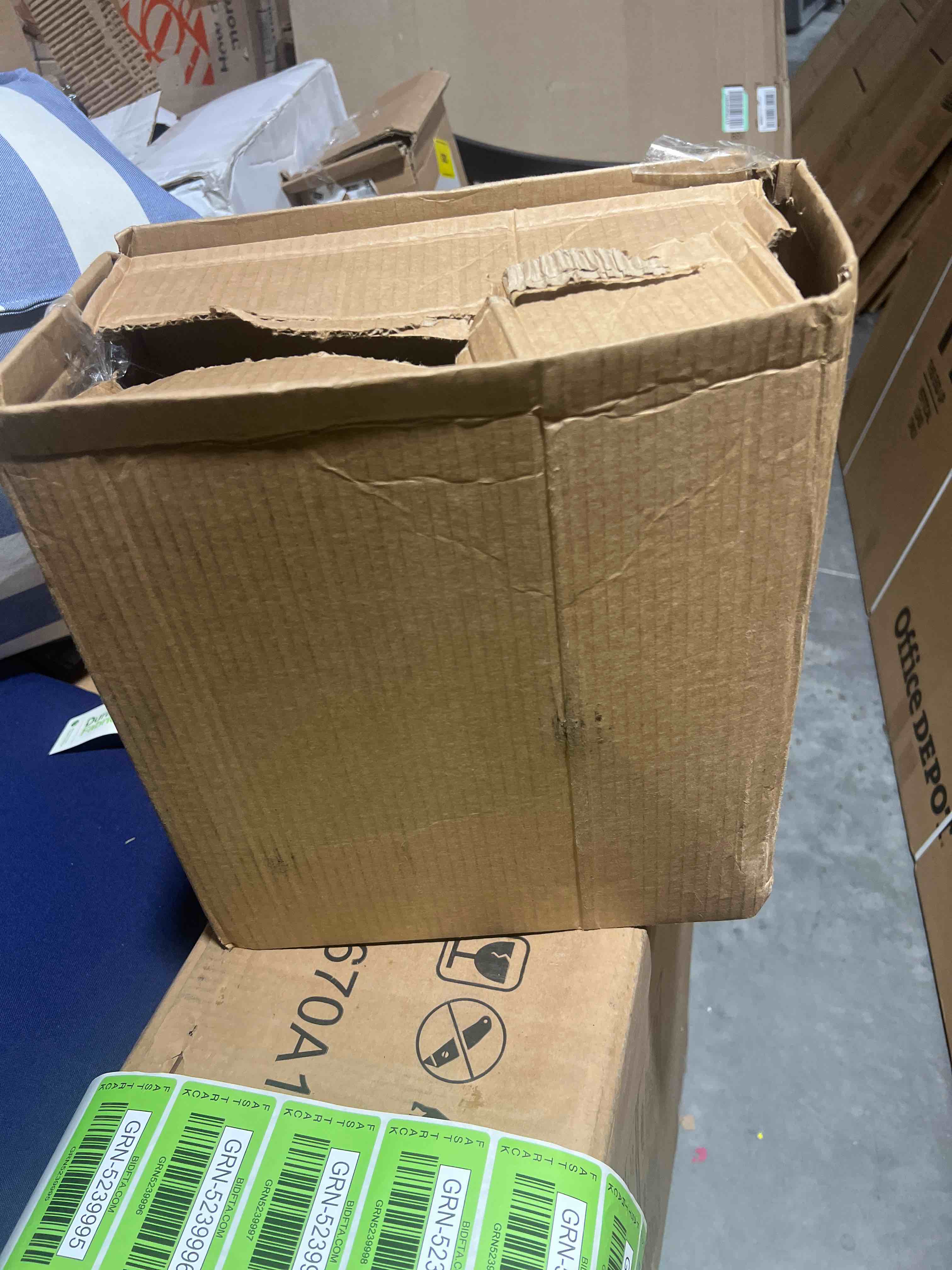 https://s3.amazonaws.com/lotting-images-prod/bidfta/GRN5239995_1693251240461.jpeg