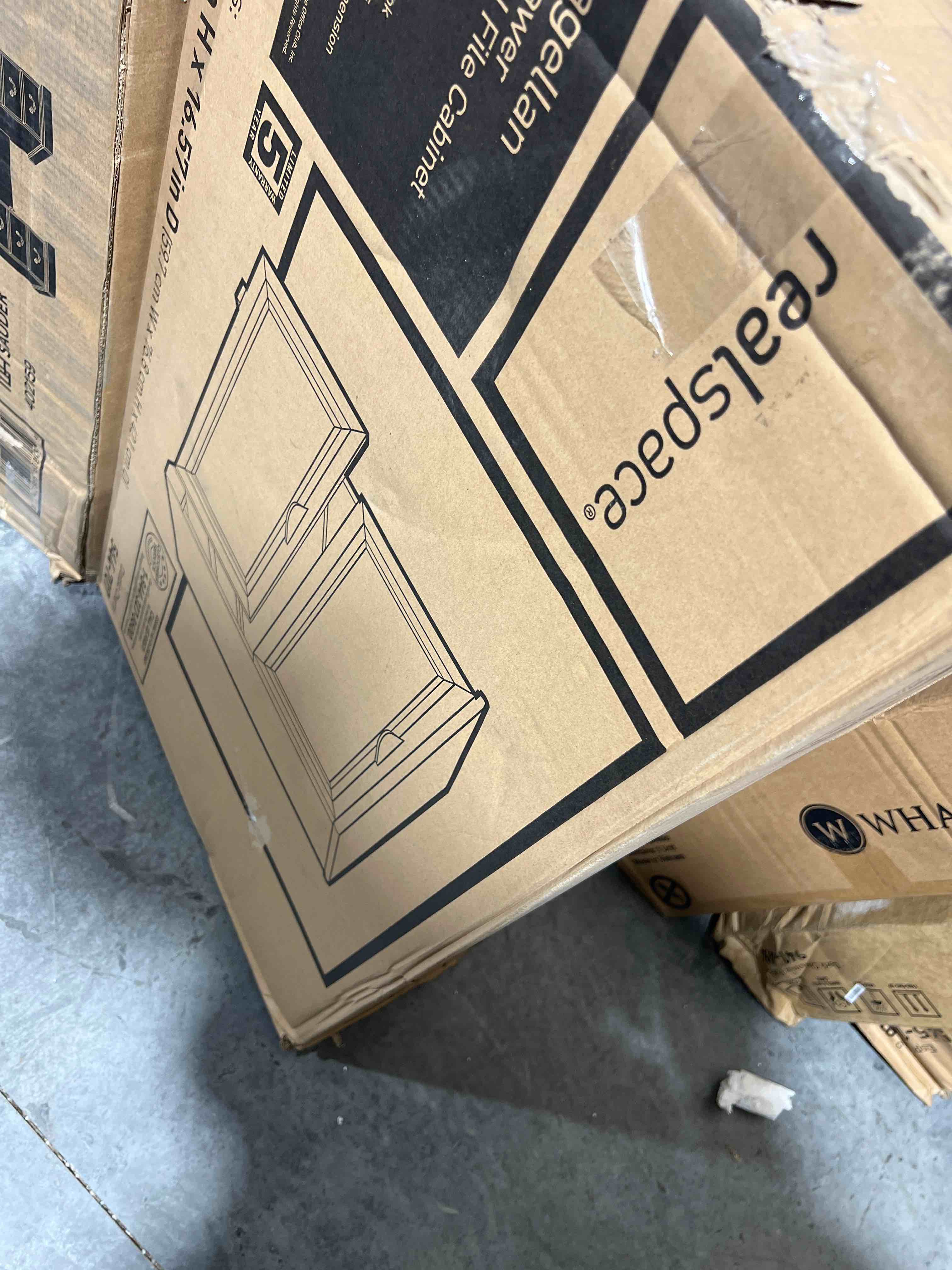 https://s3.amazonaws.com/lotting-images-prod/bidfta/GRN5240134_1694403593228.jpeg