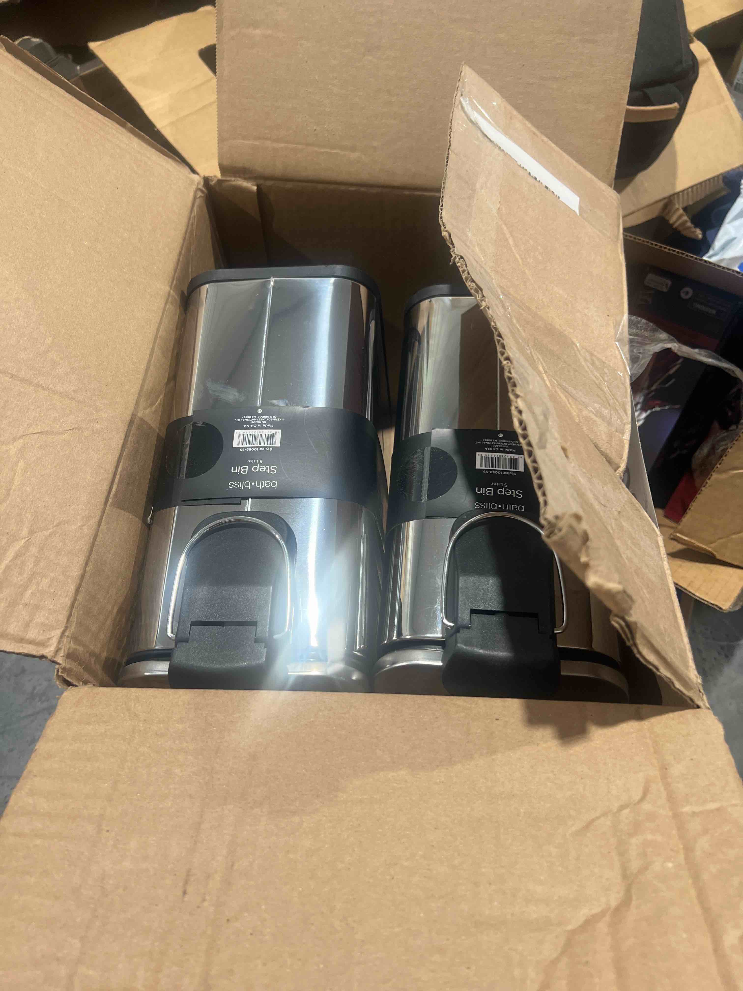 https://s3.amazonaws.com/lotting-images-prod/bidfta/GRN5240390_1696542142092.jpeg
