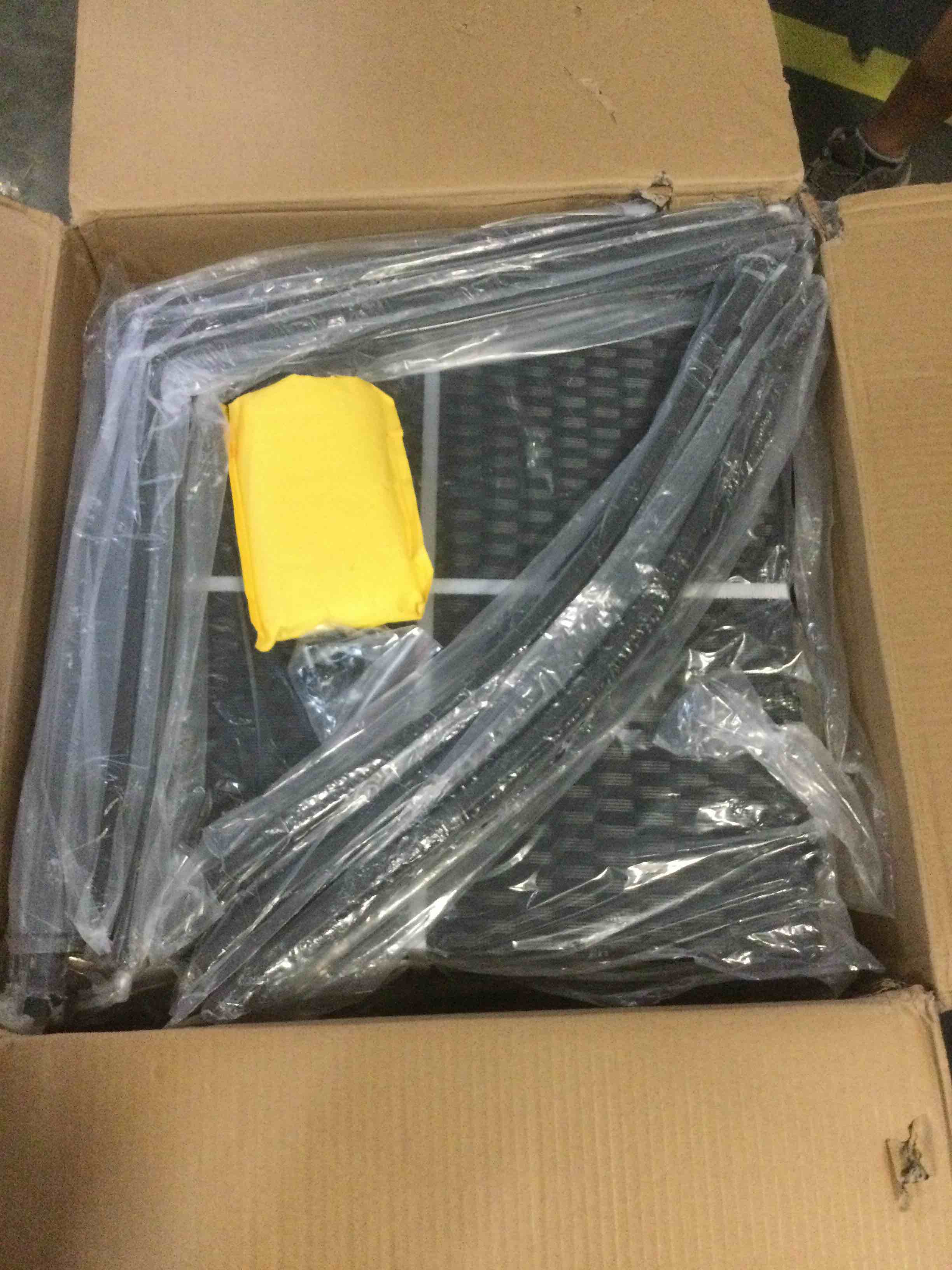 https://s3.amazonaws.com/lotting-images-prod/bidfta/GRN5248186_1692277515699.jpeg