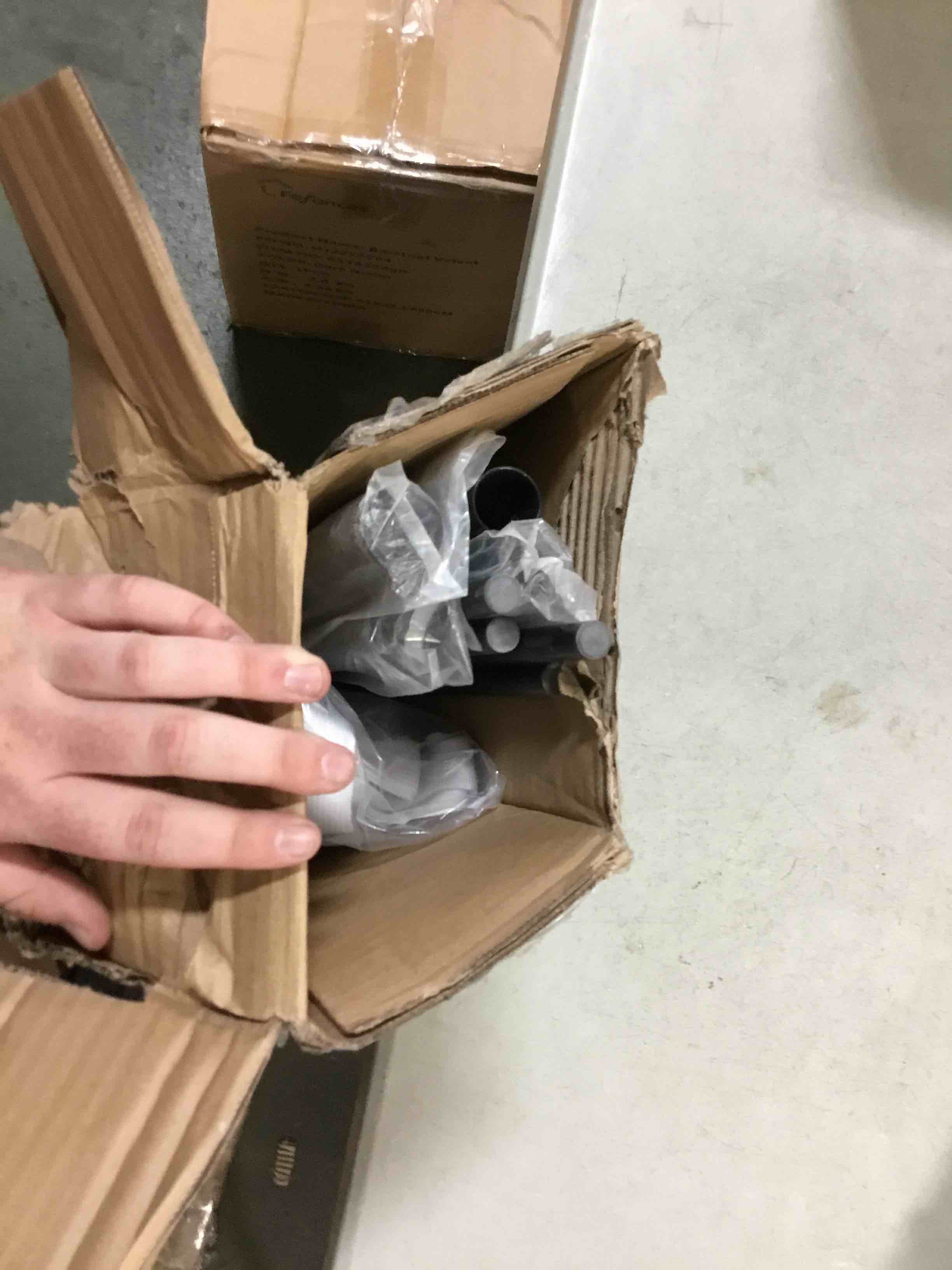 https://s3.amazonaws.com/lotting-images-prod/bidfta/GRN5273205_1690906149311.jpeg