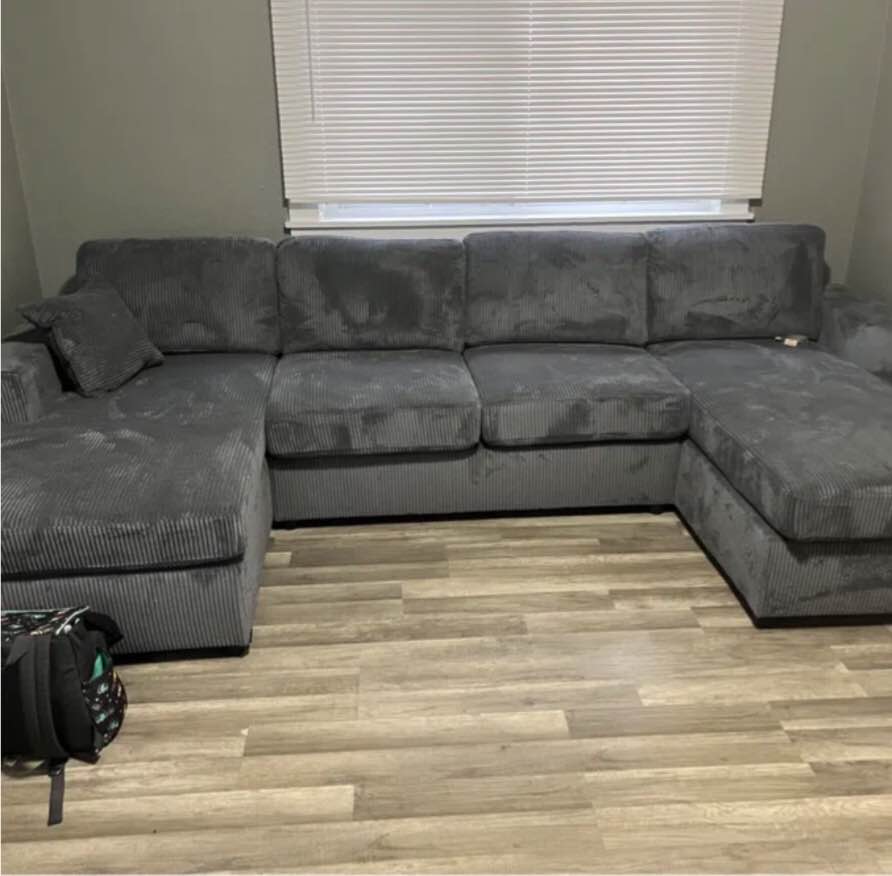Loette 3 - Piece Upholstered Sectional(Incomplete RAF chaise and LAF chaise only )