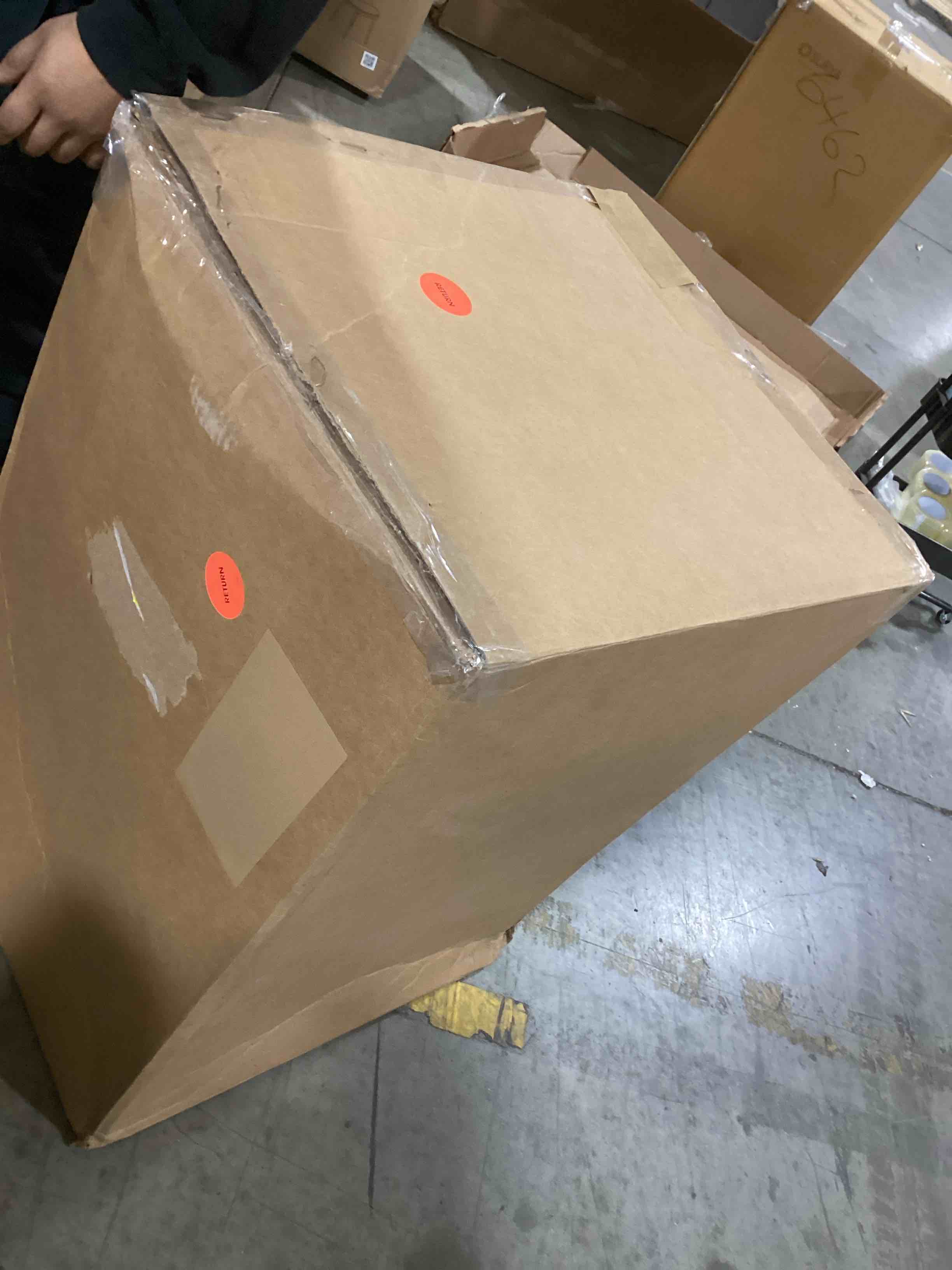 https://s3.amazonaws.com/lotting-images-prod/bidfta/GRN5317584_1710866391370.jpeg