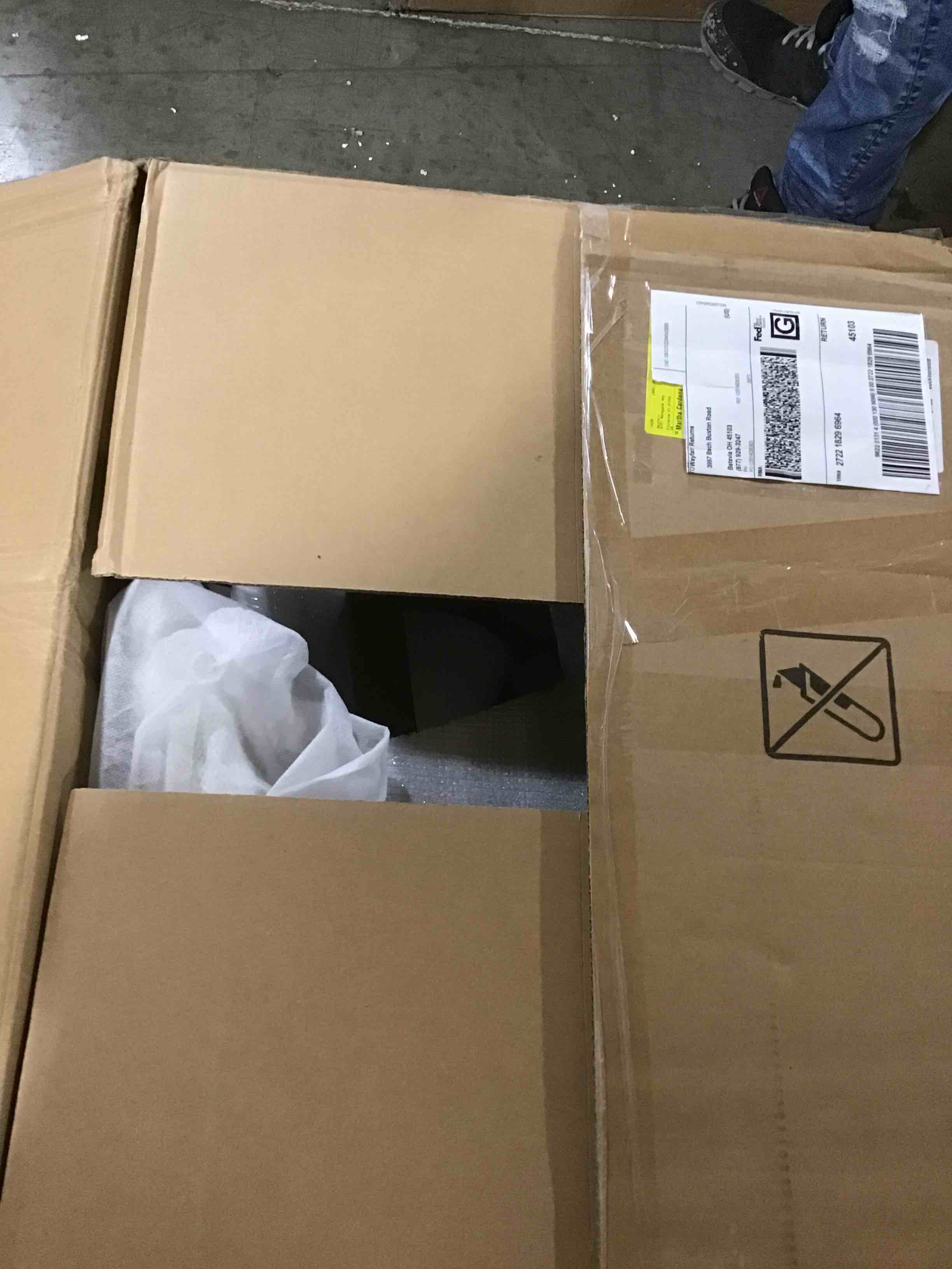 https://s3.amazonaws.com/lotting-images-prod/bidfta/GRN5318491_1711740963059.jpeg