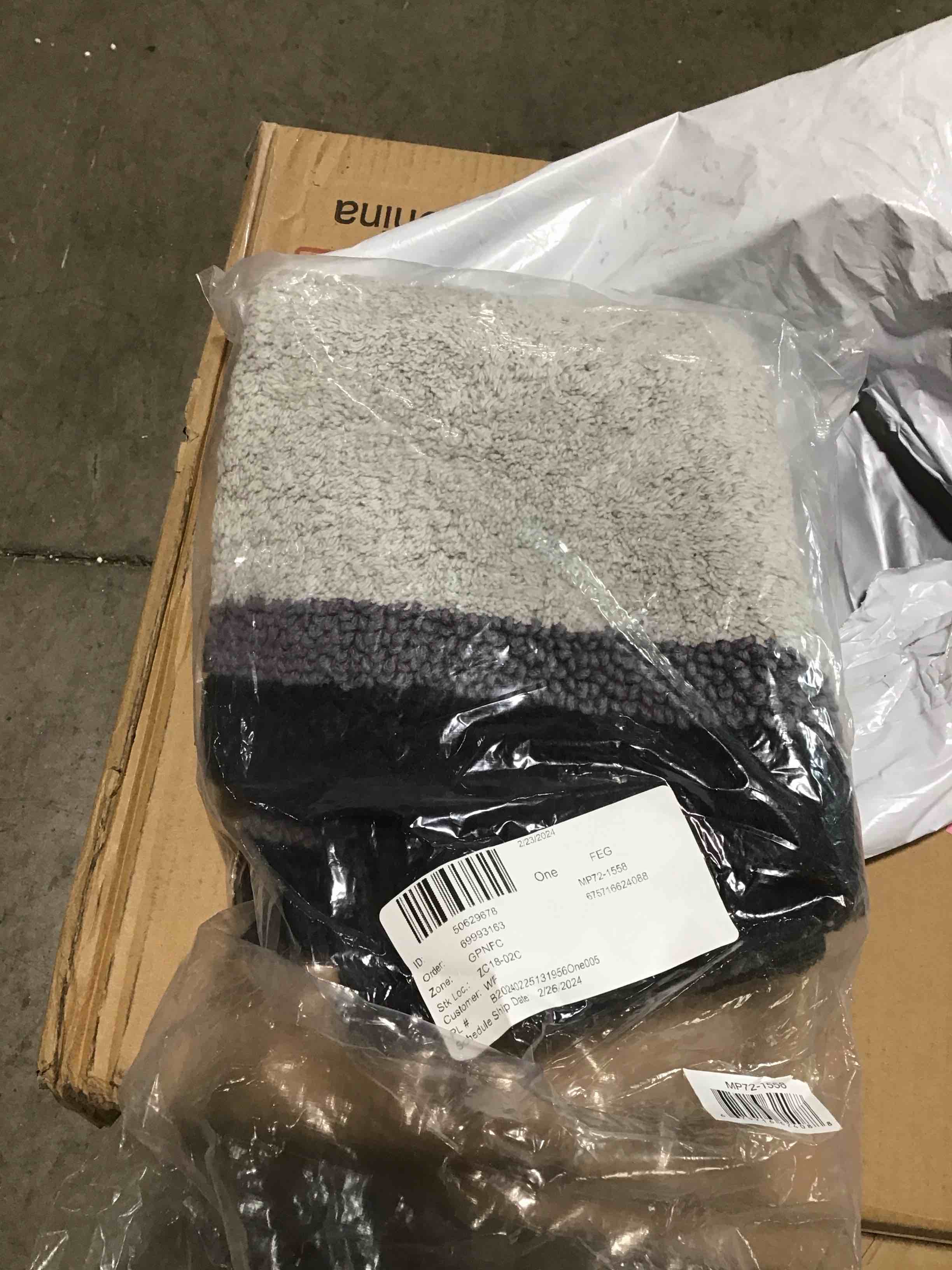 https://s3.amazonaws.com/lotting-images-prod/bidfta/GRN5323455_1710340984491.jpeg