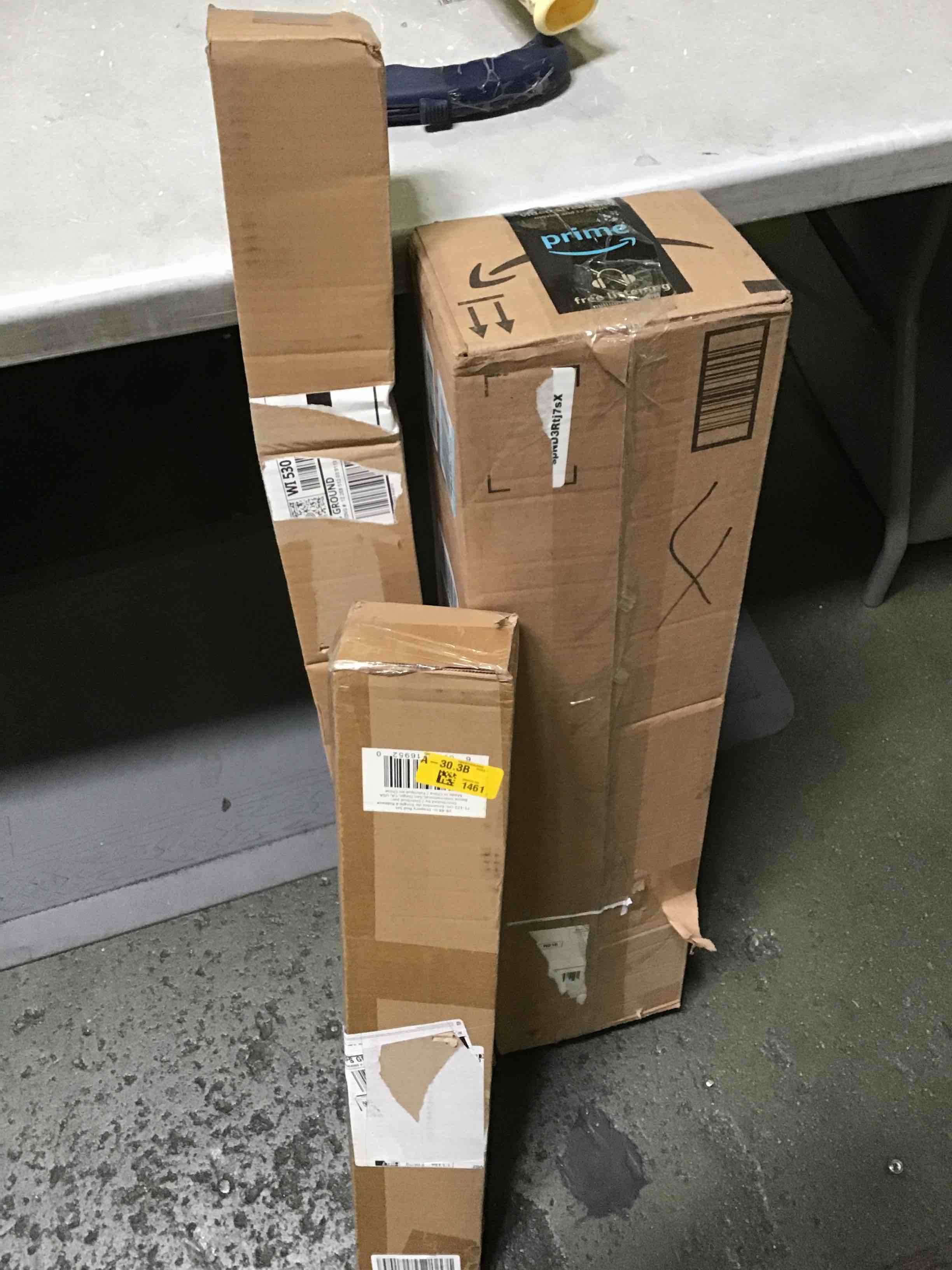 Assorted of  Products for the Maintenance or Decoration of the Home (it can include a variety of sizes and models)