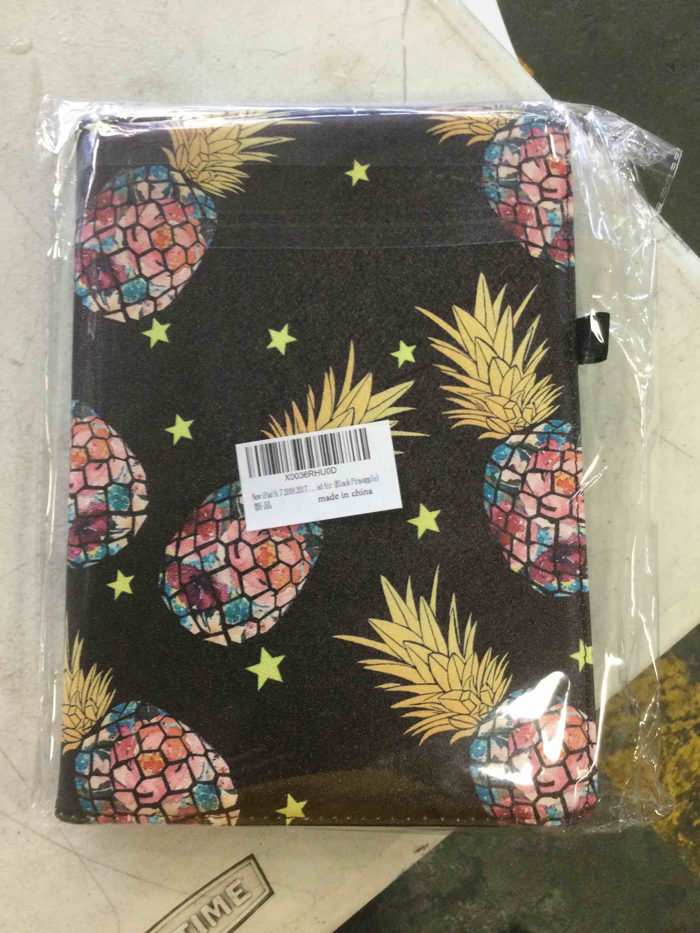 New iPad 9.7 2018 to 2017 tablet case black pineapple