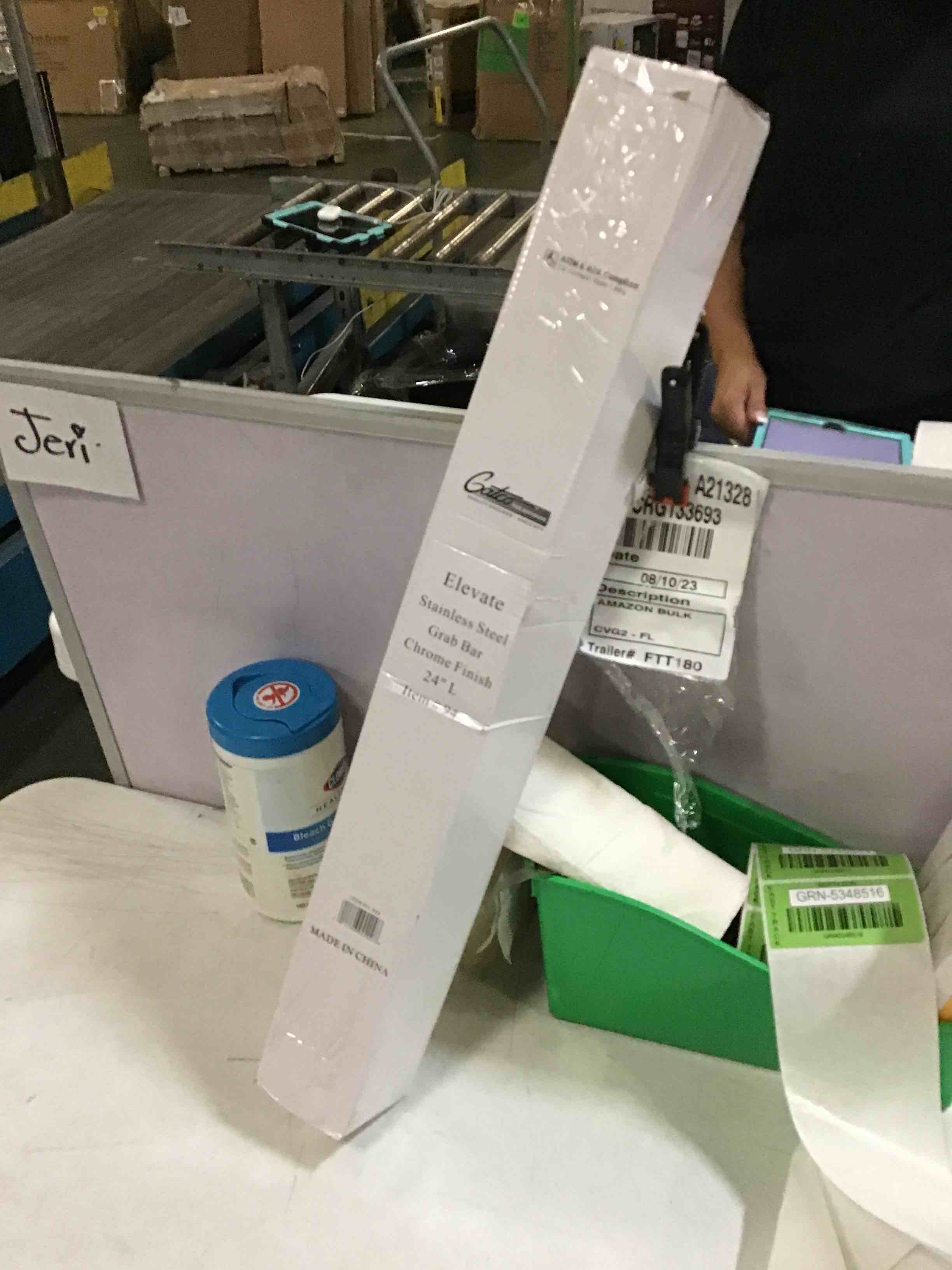 https://s3.amazonaws.com/lotting-images-prod/bidfta/GRN5348515_1692876267302.jpeg