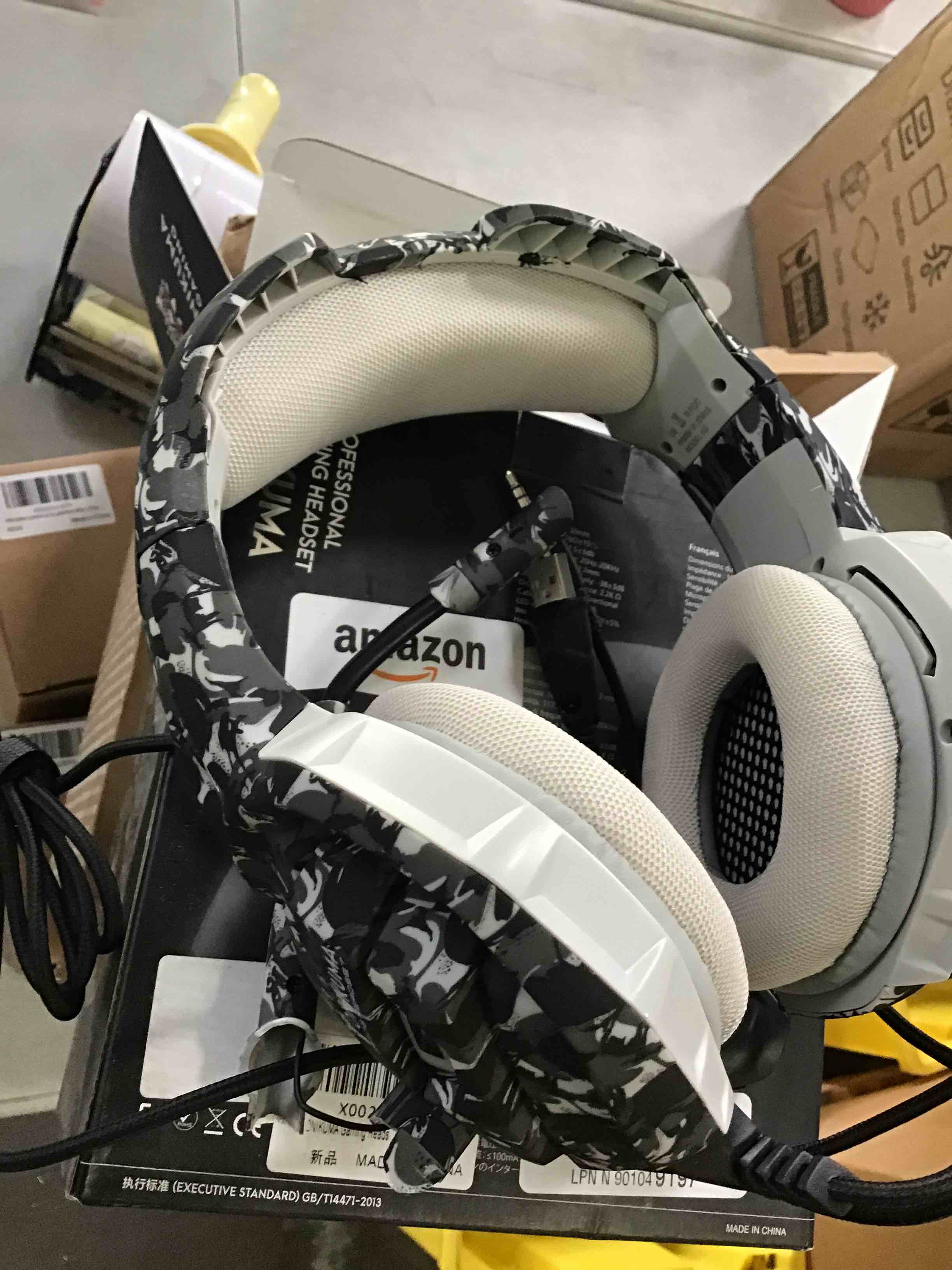 ONIKUMA Gaming Headset, Gaming Headphone with Microphone and Noise Canceling & LED Light, Memory Earmuffs for PS4, Xbox One, PC,Gamecube, Nintendo 64 (Adapter Not Included)