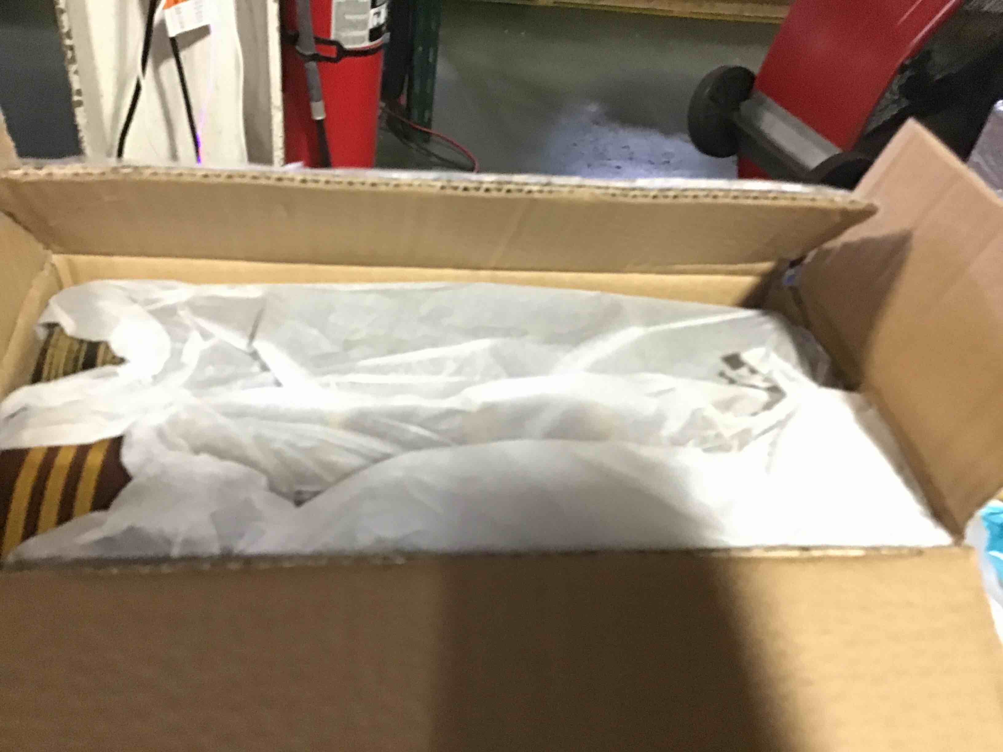 https://s3.amazonaws.com/lotting-images-prod/bidfta/GRN5399581_1692100200742.jpeg