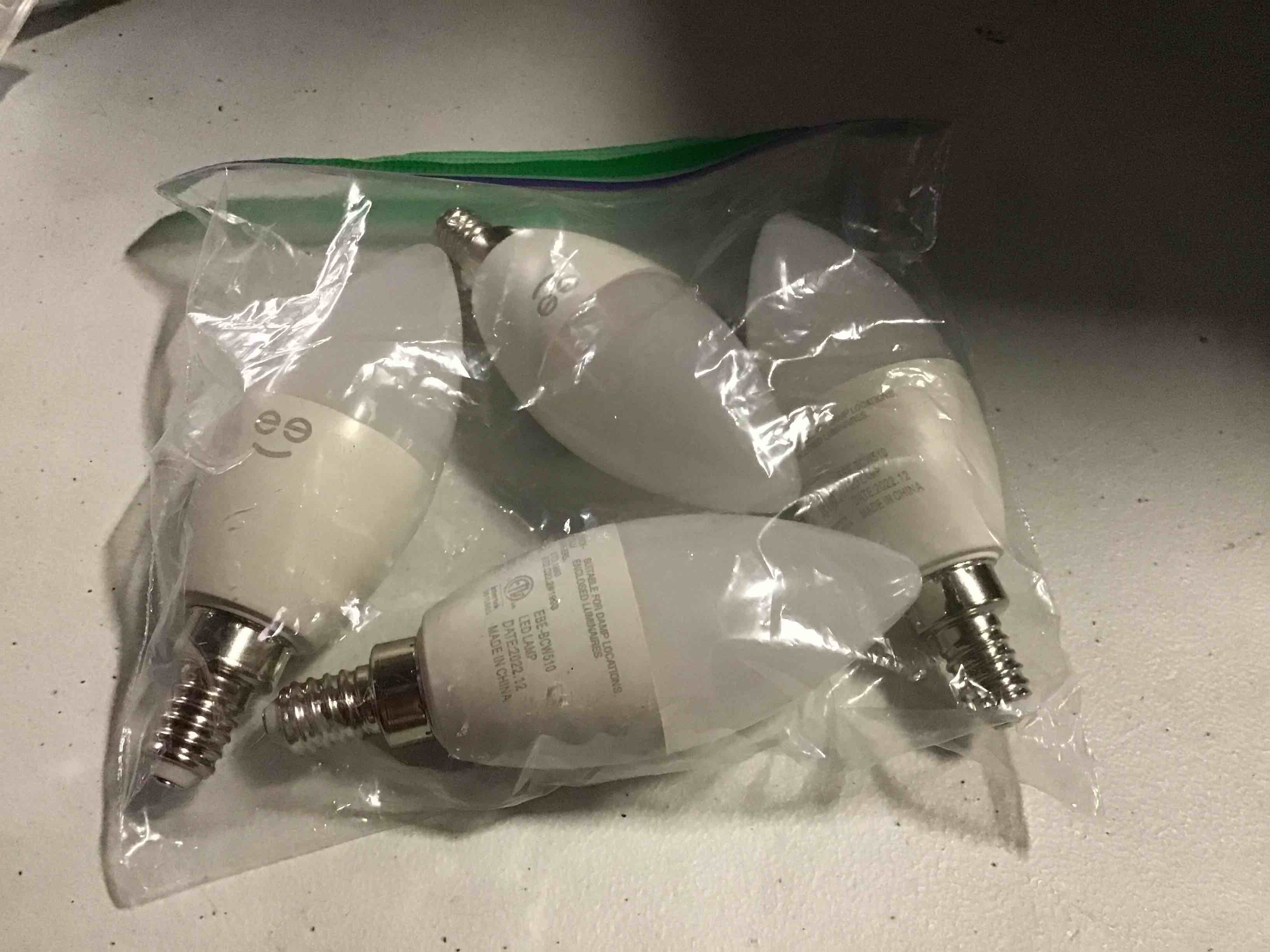 https://s3.amazonaws.com/lotting-images-prod/bidfta/GRN5403242_1693227791122.jpeg