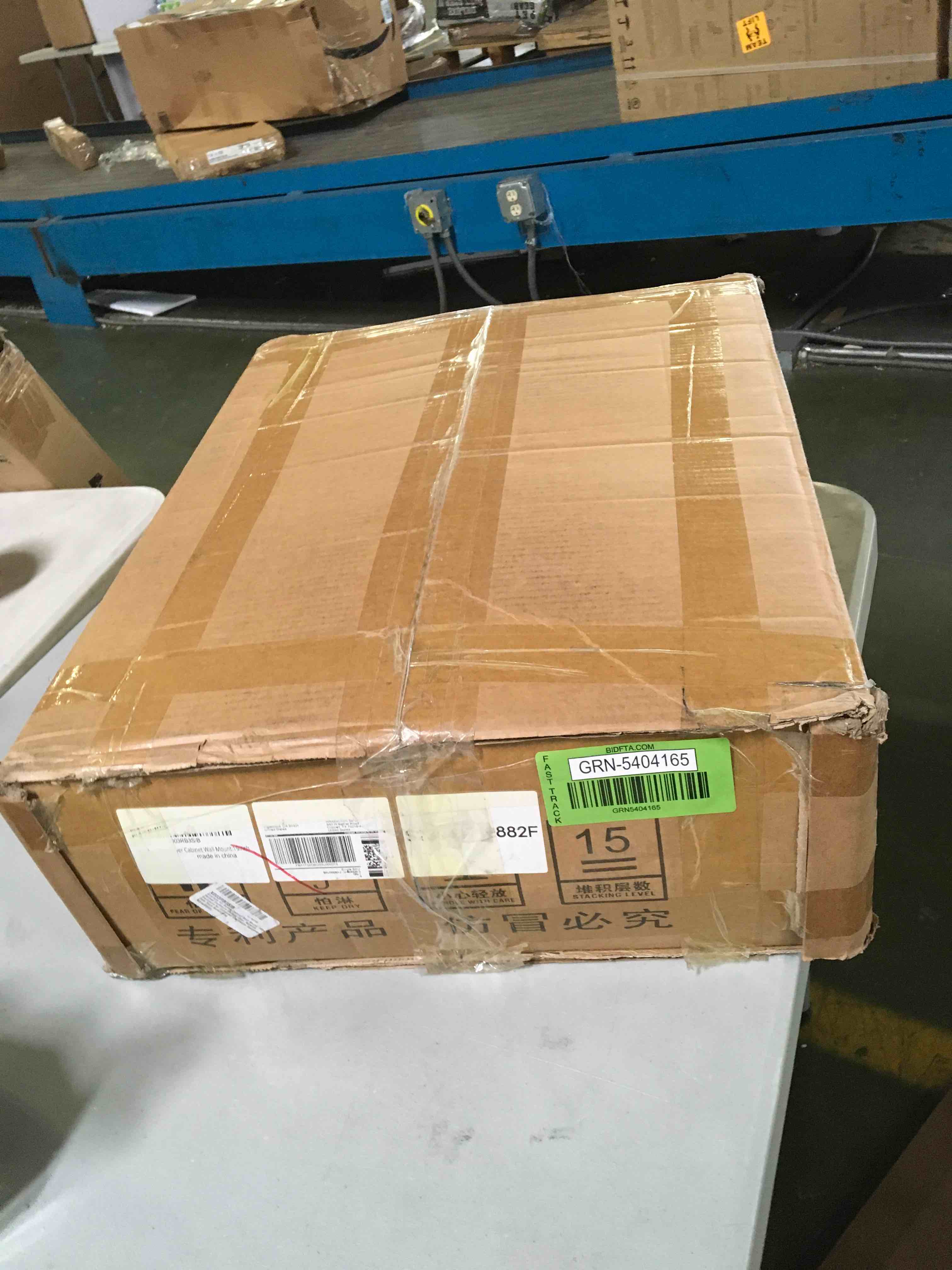 https://s3.amazonaws.com/lotting-images-prod/bidfta/GRN5404165_1692630389424.jpeg
