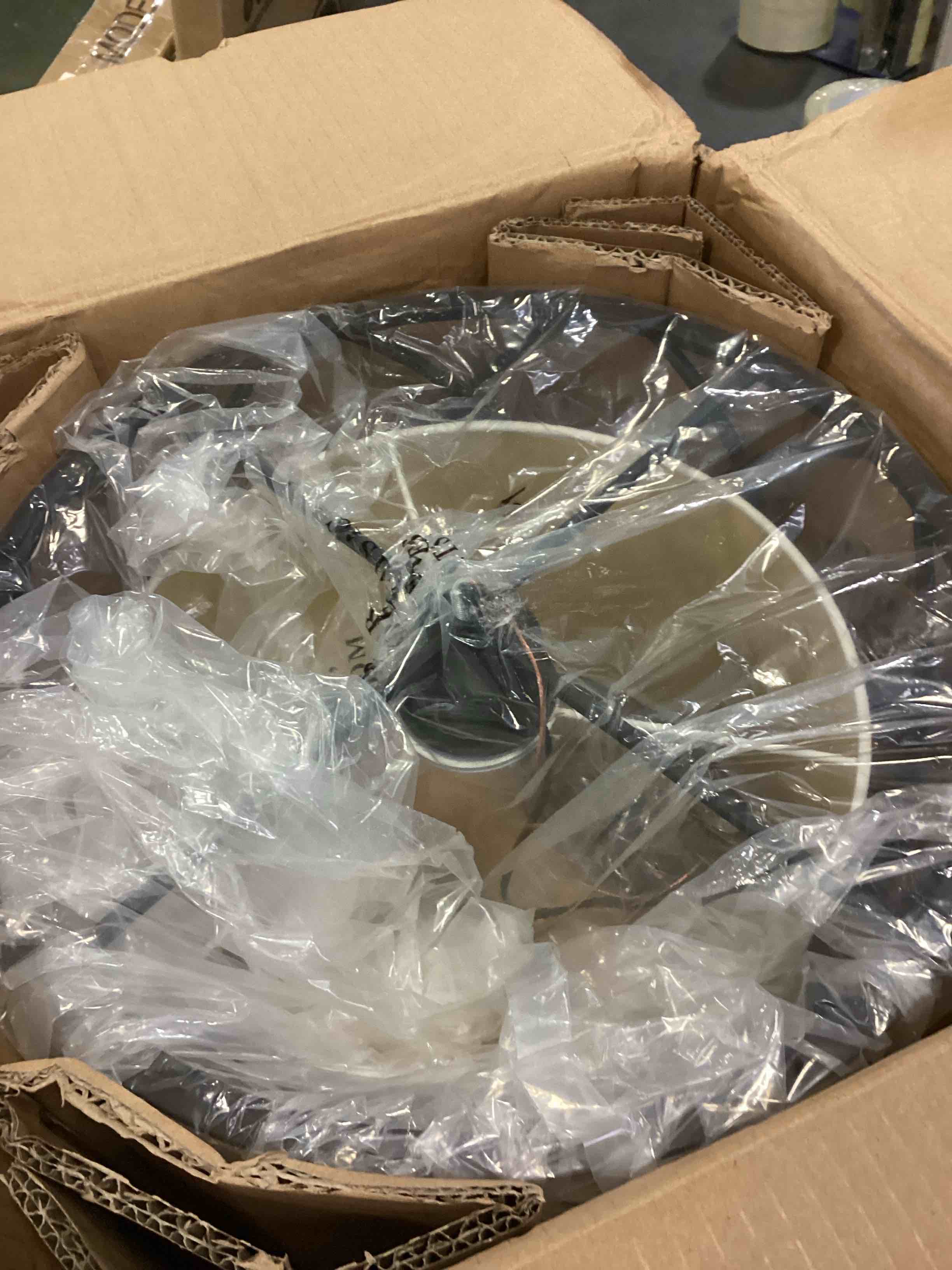 https://s3.amazonaws.com/lotting-images-prod/bidfta/GRN5445984_1701265768420.jpeg