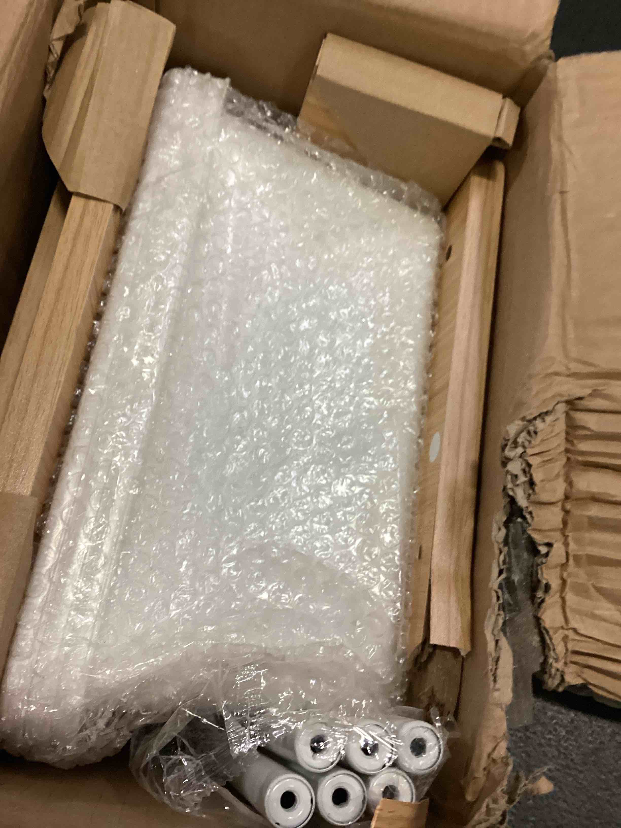 https://s3.amazonaws.com/lotting-images-prod/bidfta/GRN5446243_1701354426005.jpeg
