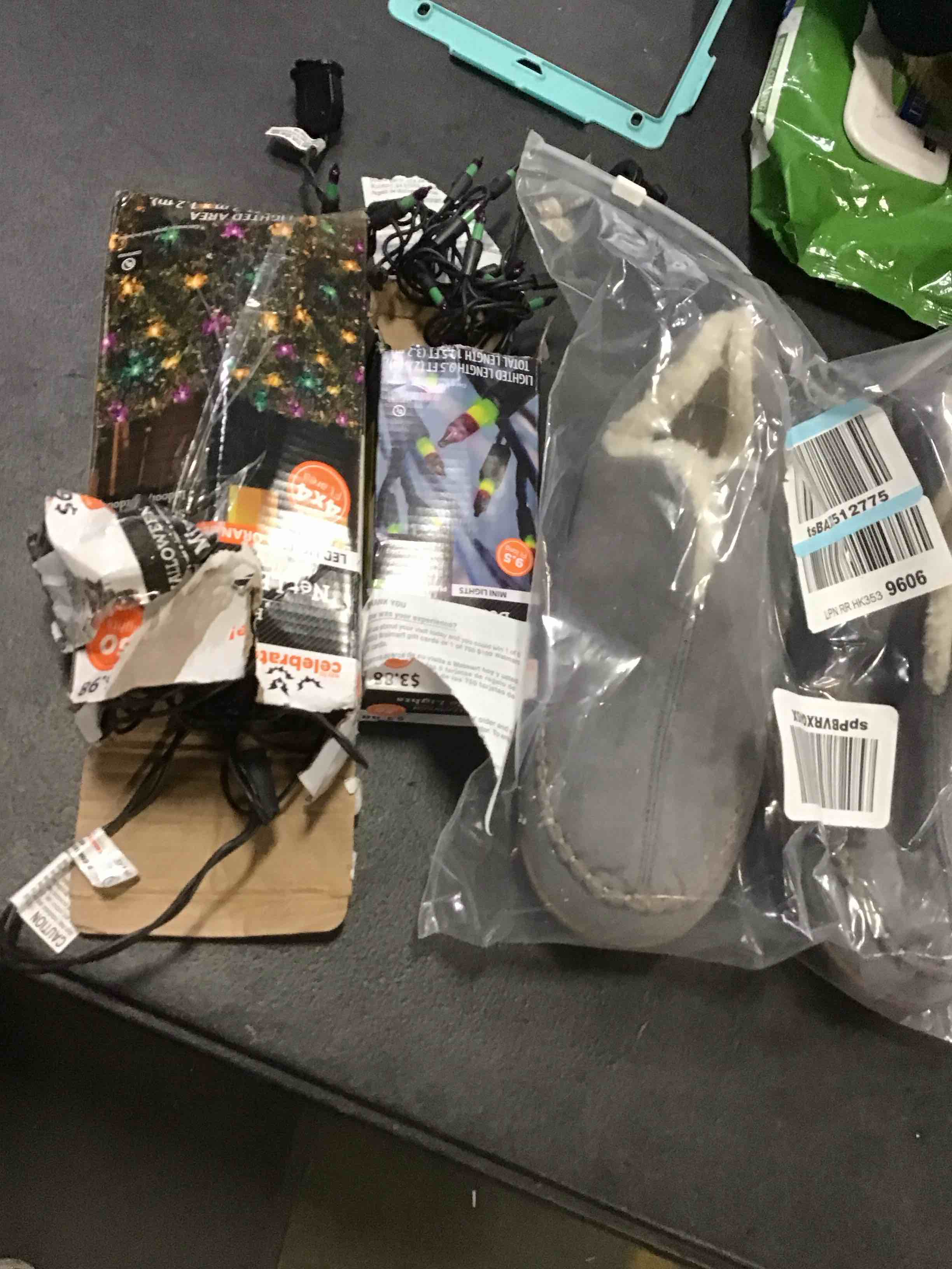 Assorted of  Products for the Maintenance or Decoration of the Home (it can include a variety of sizes and models)