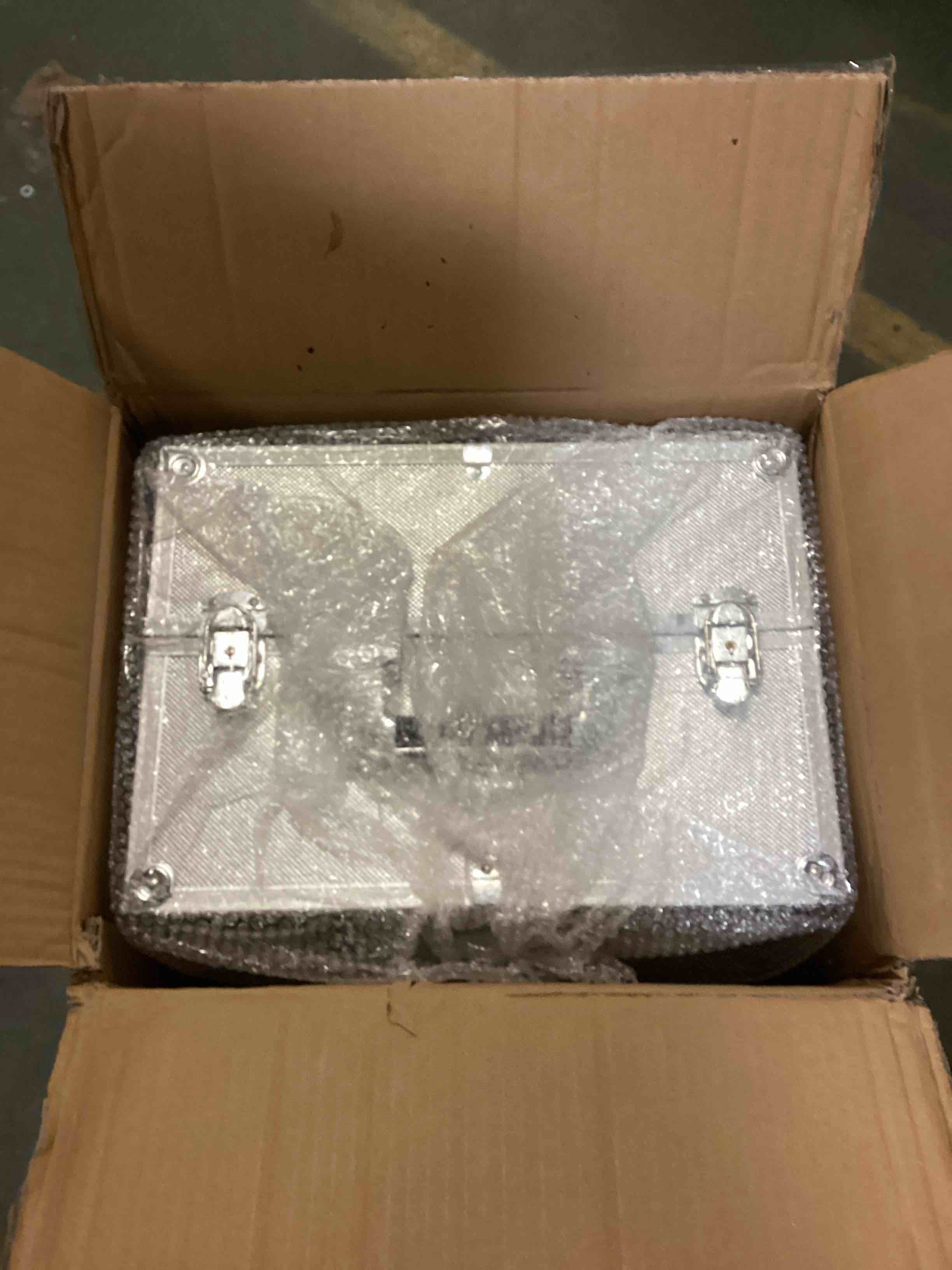 https://s3.amazonaws.com/lotting-images-prod/bidfta/GRN5449082_1701260480573.jpeg