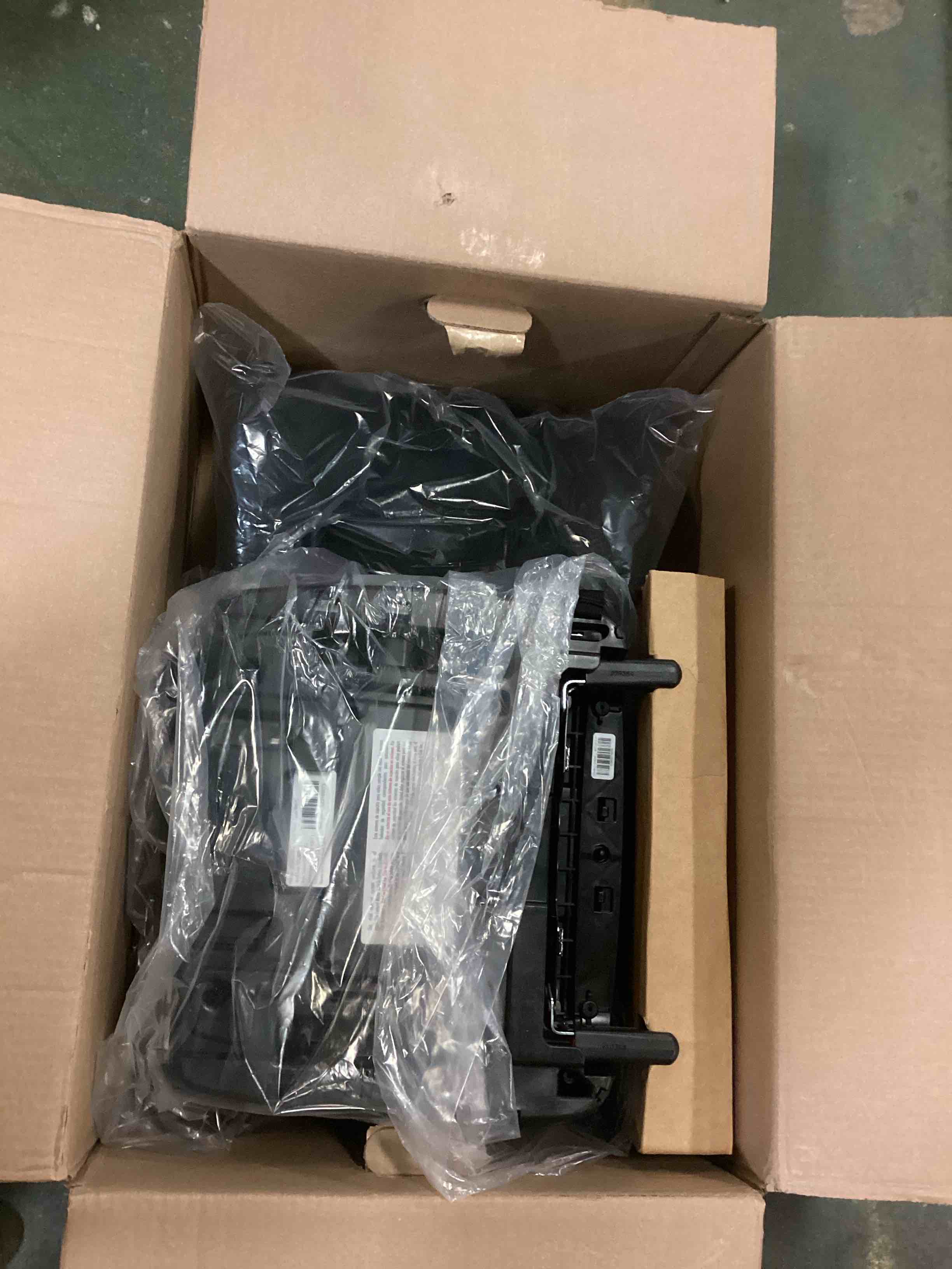 https://s3.amazonaws.com/lotting-images-prod/bidfta/GRN5449276_1701350314645.jpeg
