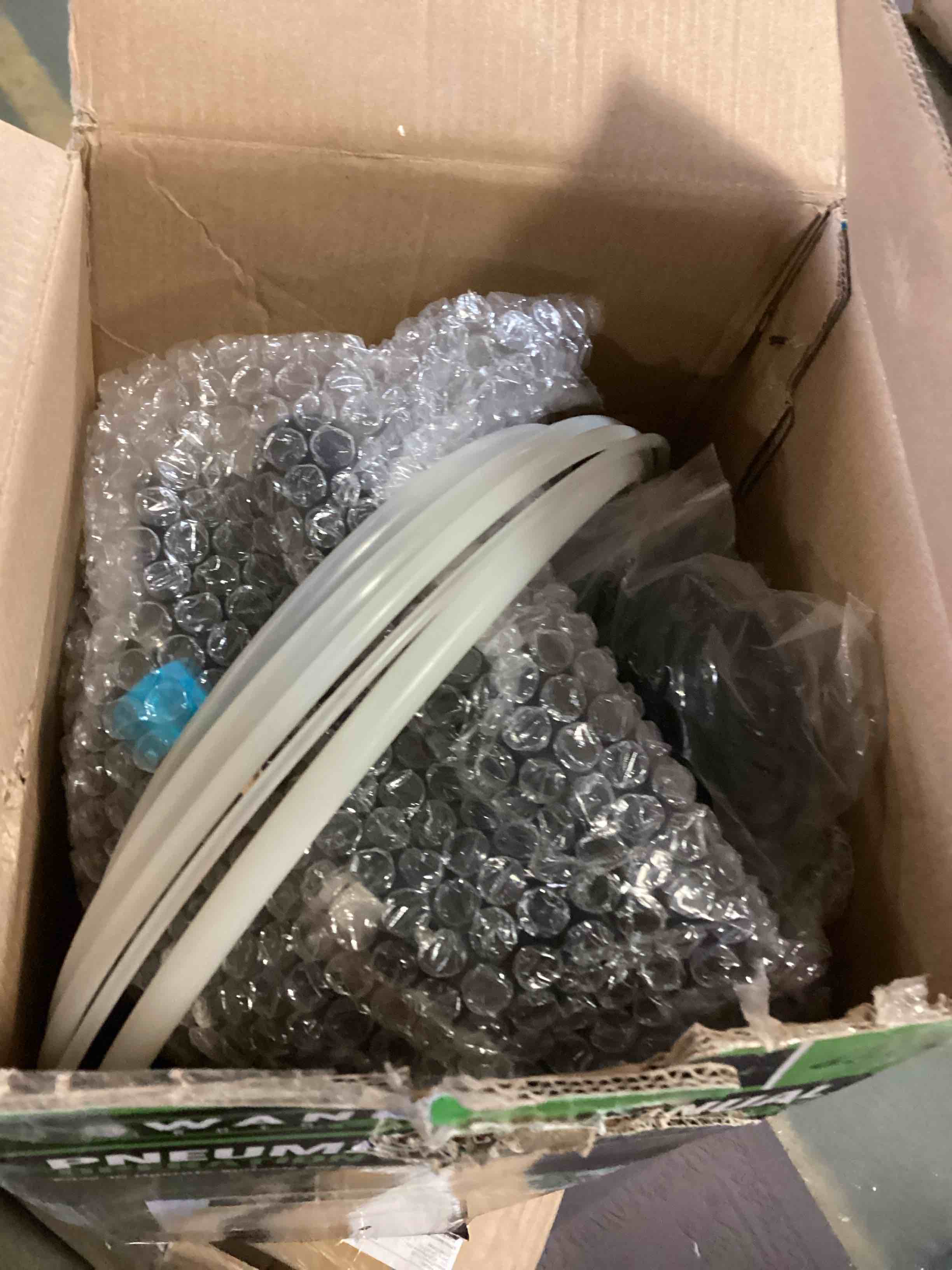 https://s3.amazonaws.com/lotting-images-prod/bidfta/GRN5470444_1701284041797.jpeg