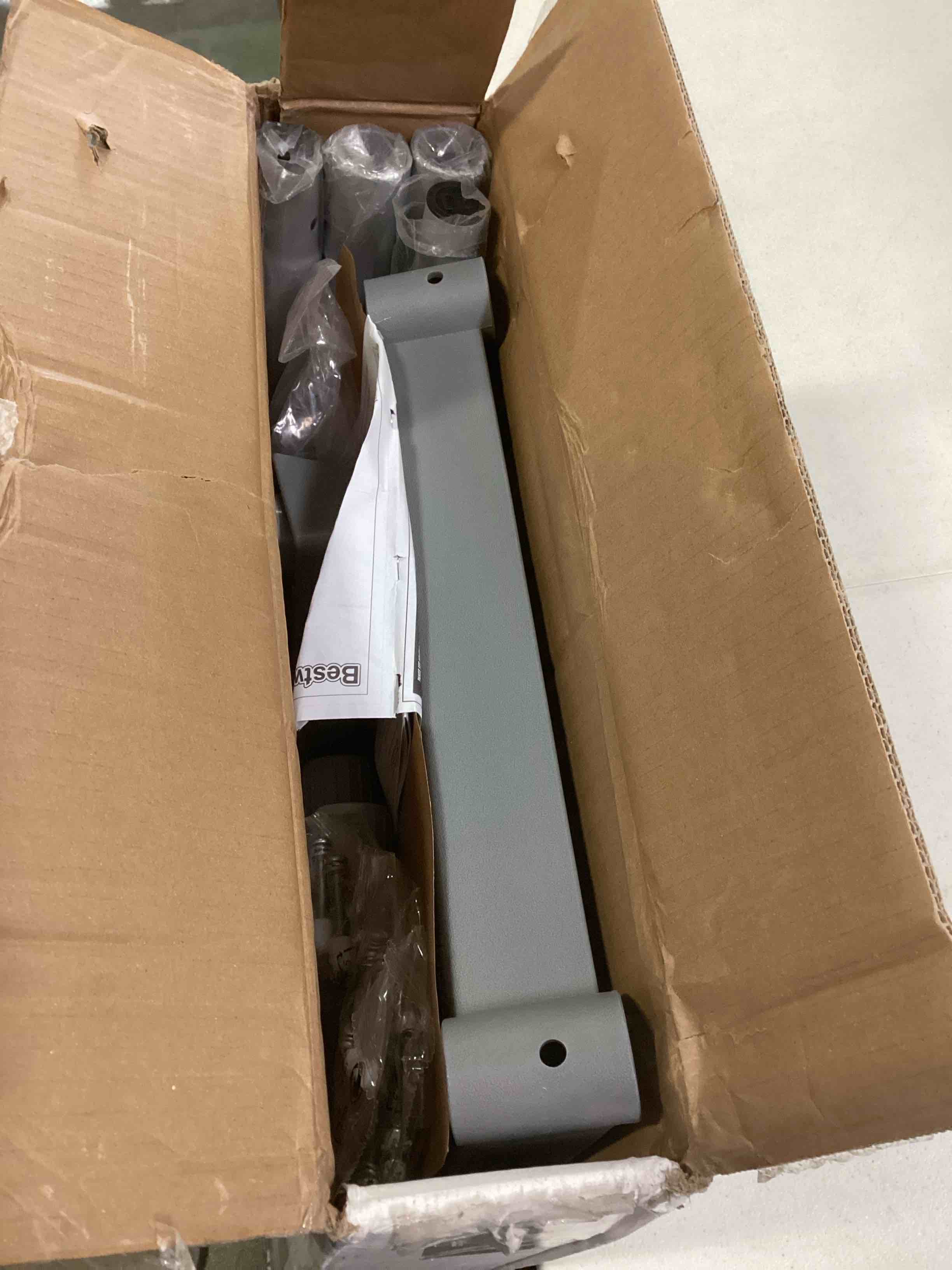 https://s3.amazonaws.com/lotting-images-prod/bidfta/GRN5491482_1699461643088.jpeg