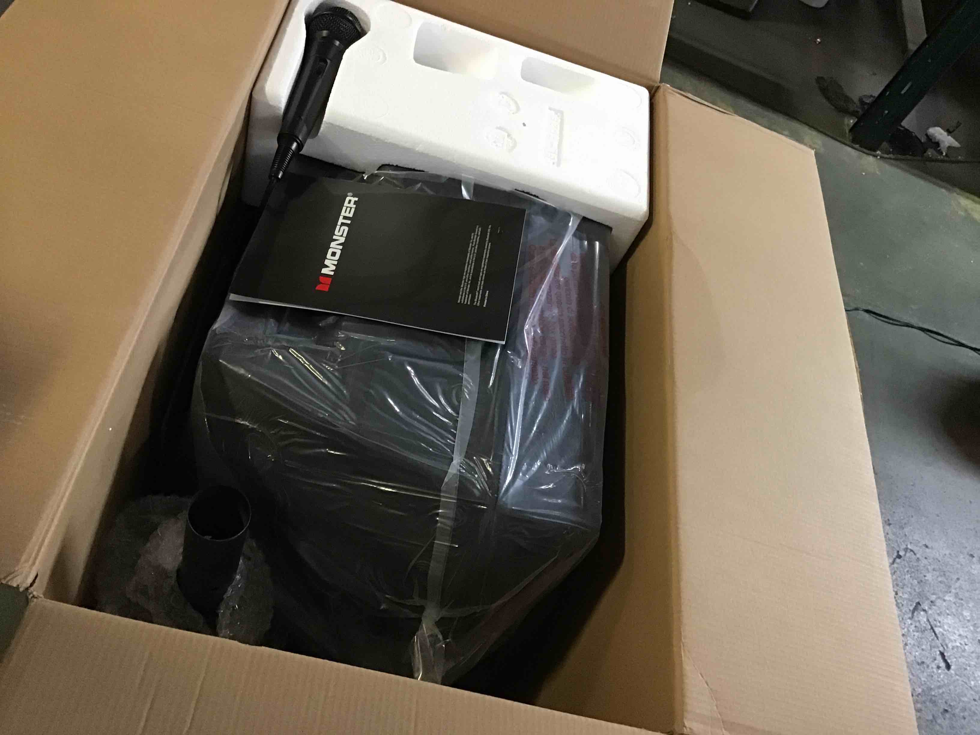 https://s3.amazonaws.com/lotting-images-prod/bidfta/GRN5540022_1697132202262.jpeg
