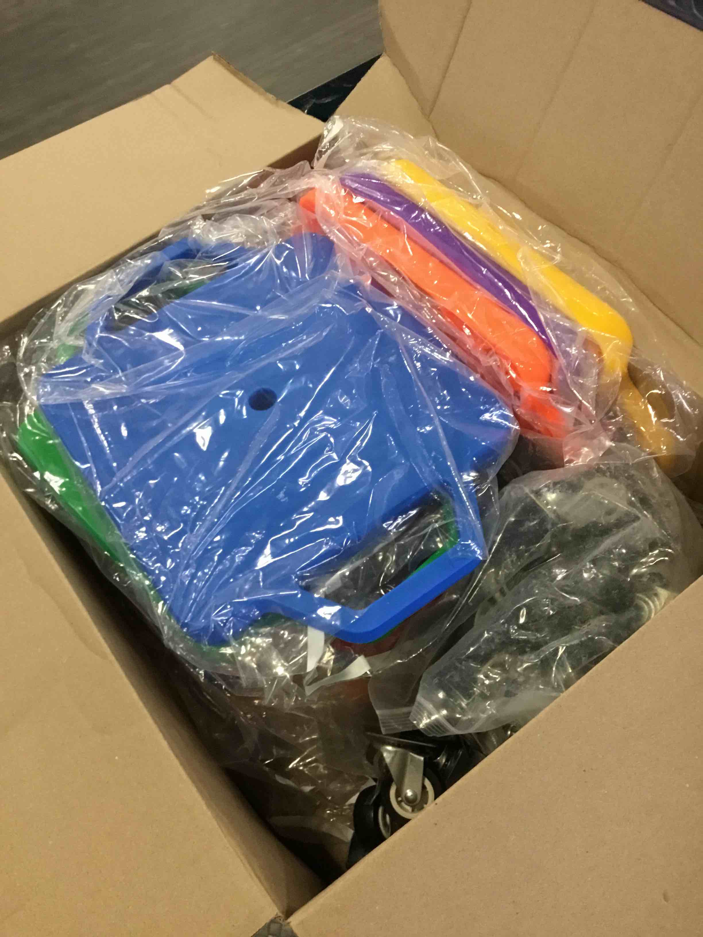 https://s3.amazonaws.com/lotting-images-prod/bidfta/GRN5545840_1698849274817.jpeg