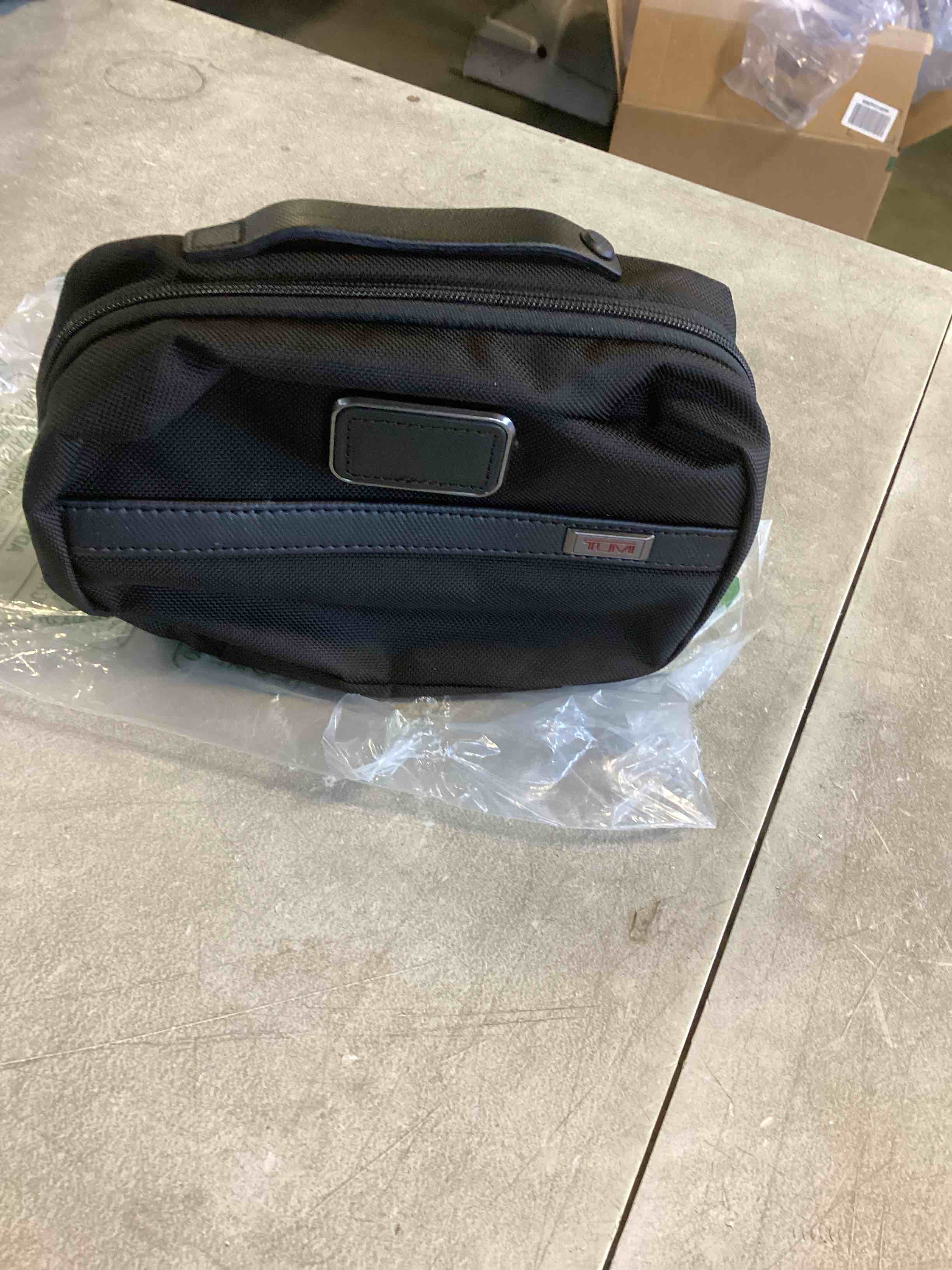 Tumi TUMI Alpha 3 Travel Kit, Official Product, Split Travel Kit, 5.5