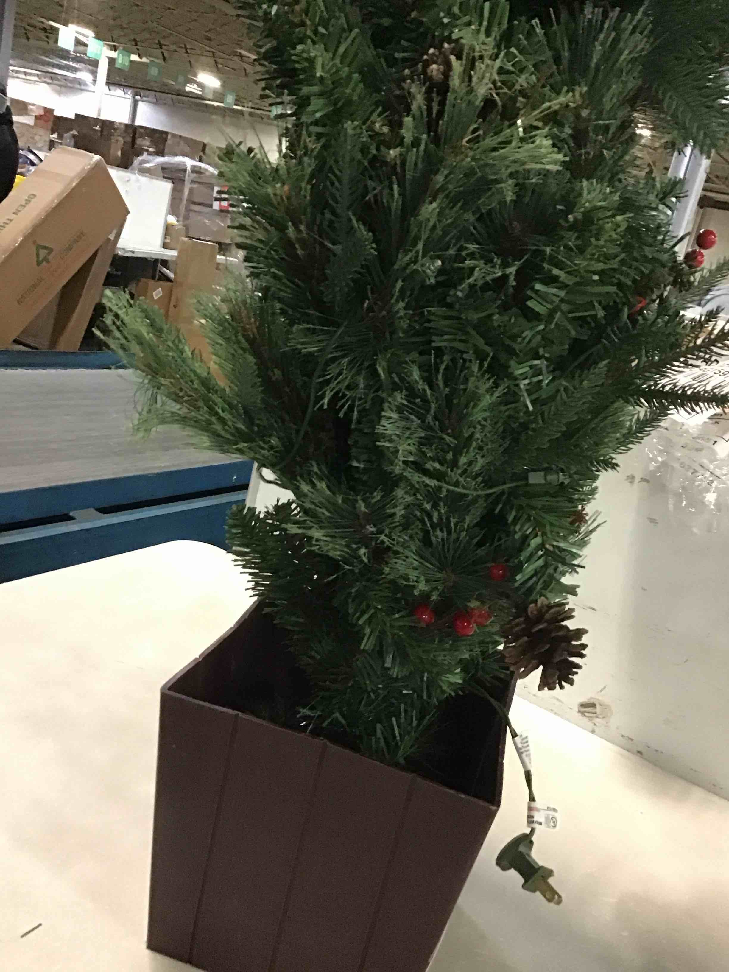 https://s3.amazonaws.com/lotting-images-prod/bidfta/GRN5582538_1701695715640.jpeg