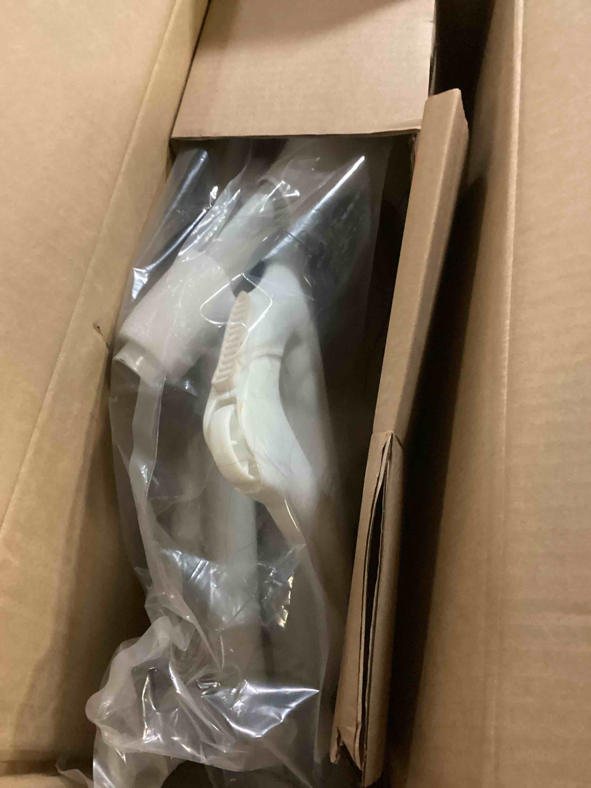 https://s3.amazonaws.com/lotting-images-prod/bidfta/GRN5588838_1701188287163.jpeg