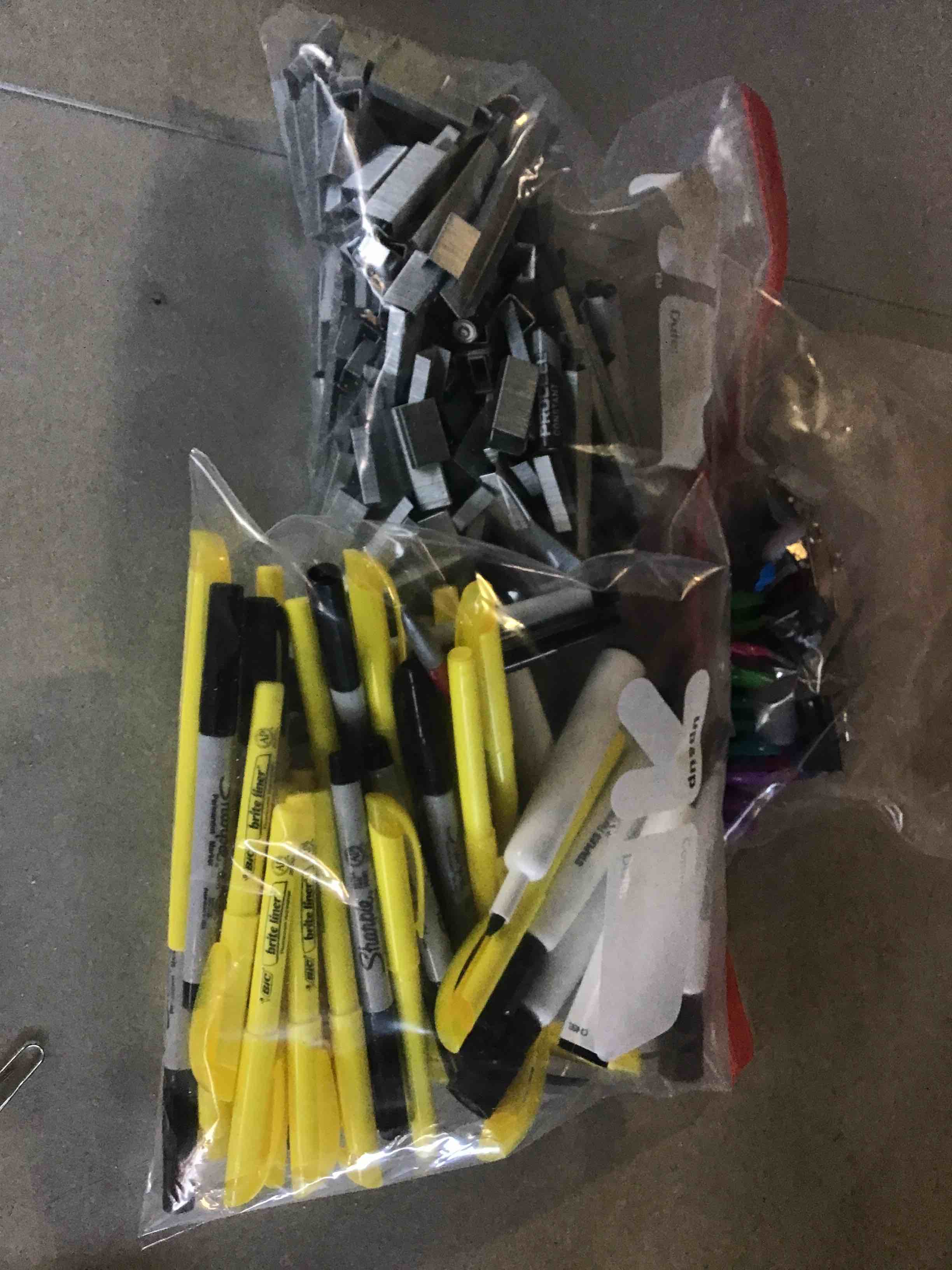 https://s3.amazonaws.com/lotting-images-prod/bidfta/GRN5593000_1700144223293.jpeg