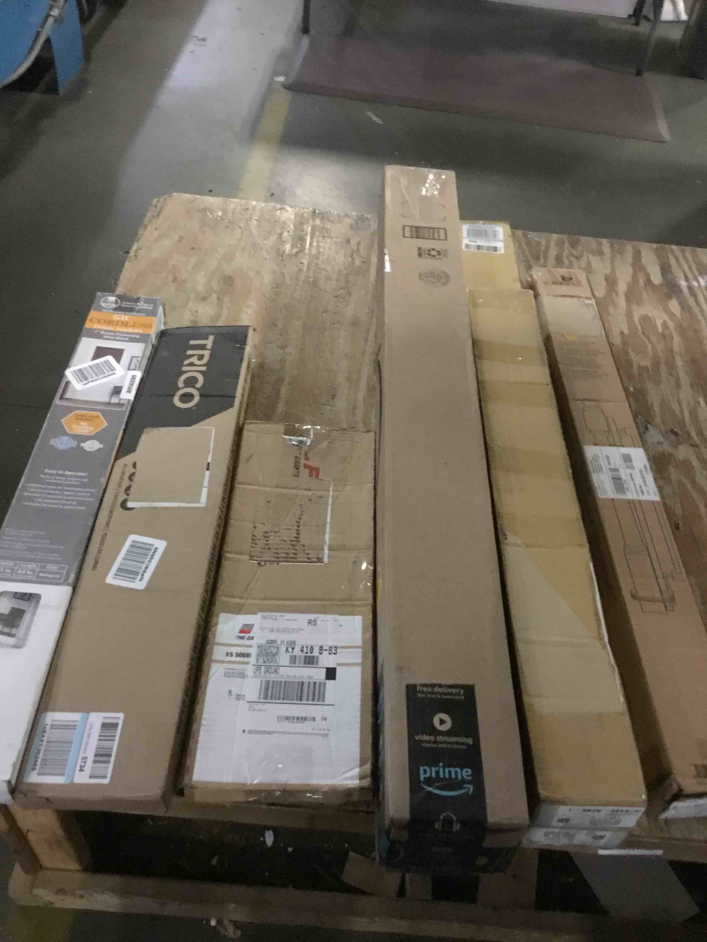 assorted miscellaneous items (curtain rods,window blinds and more)