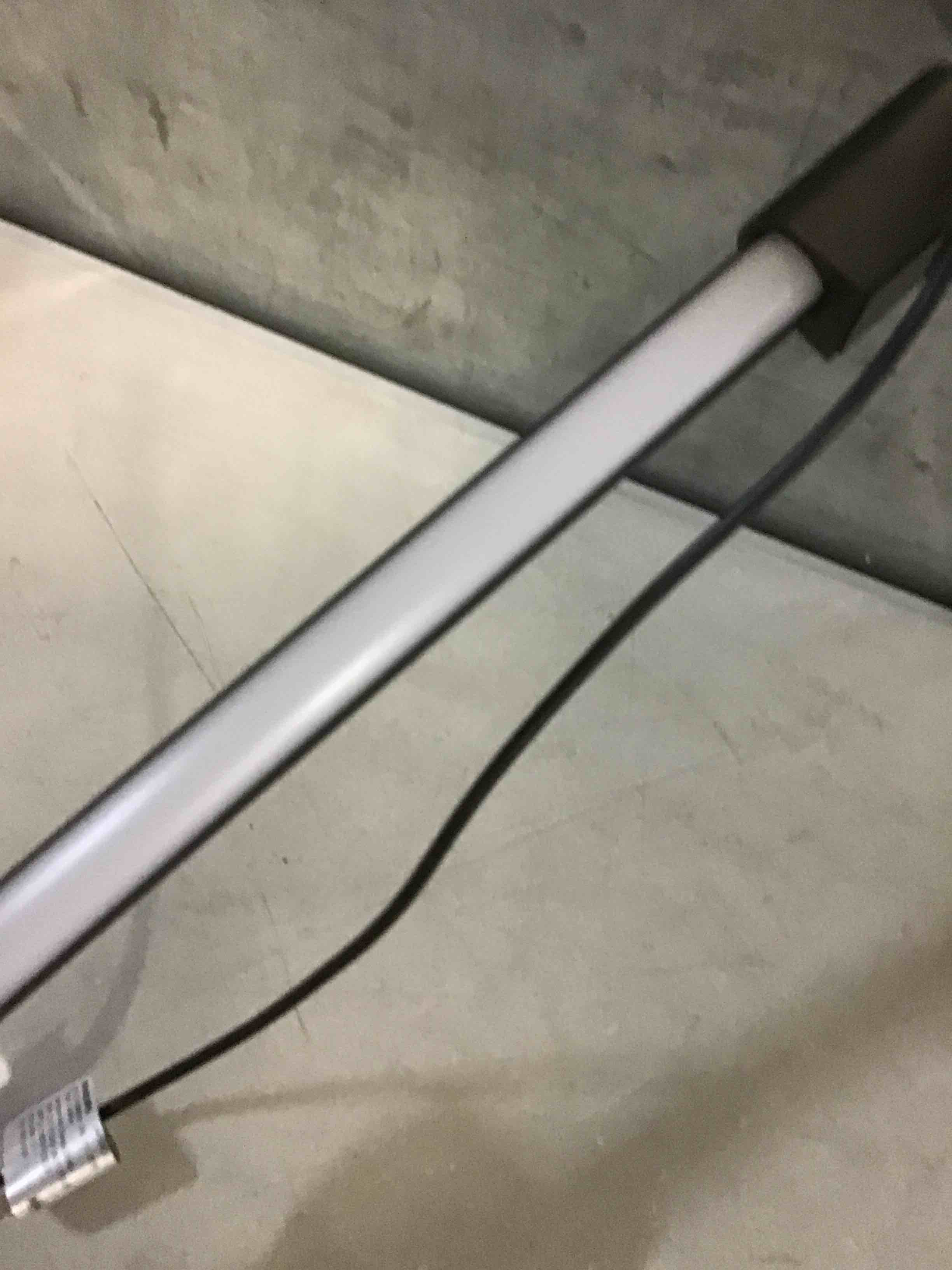 https://s3.amazonaws.com/lotting-images-prod/bidfta/GRN5599338_1700578544676.jpeg