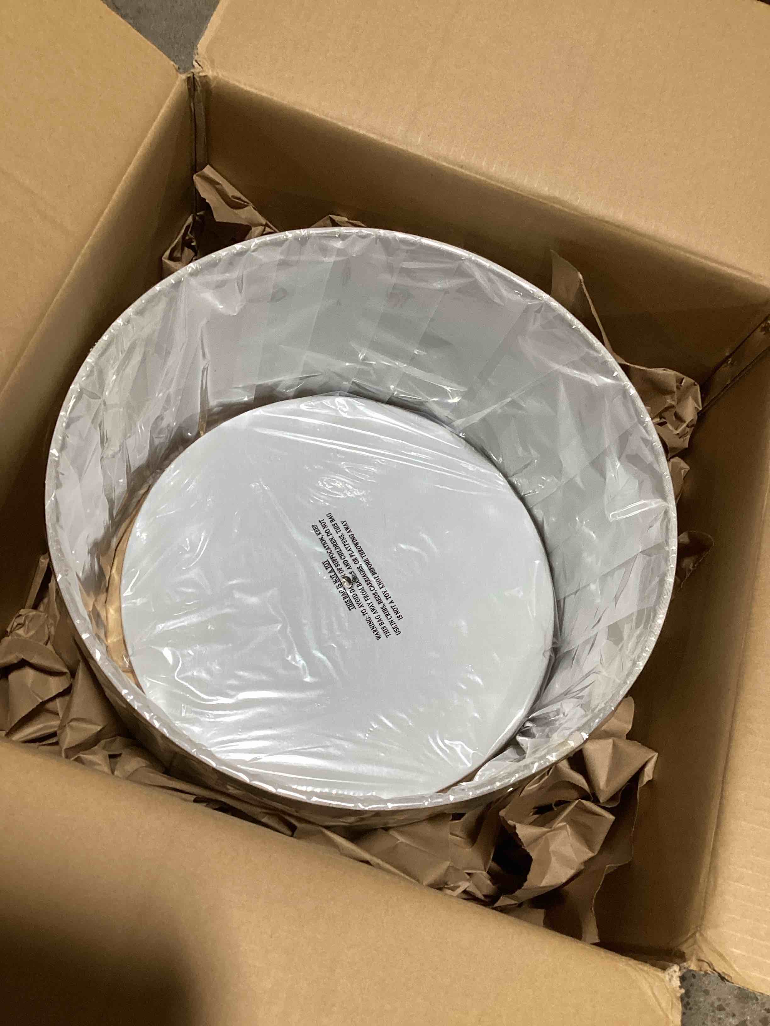 https://s3.amazonaws.com/lotting-images-prod/bidfta/GRN5611658_1712925922390.jpeg