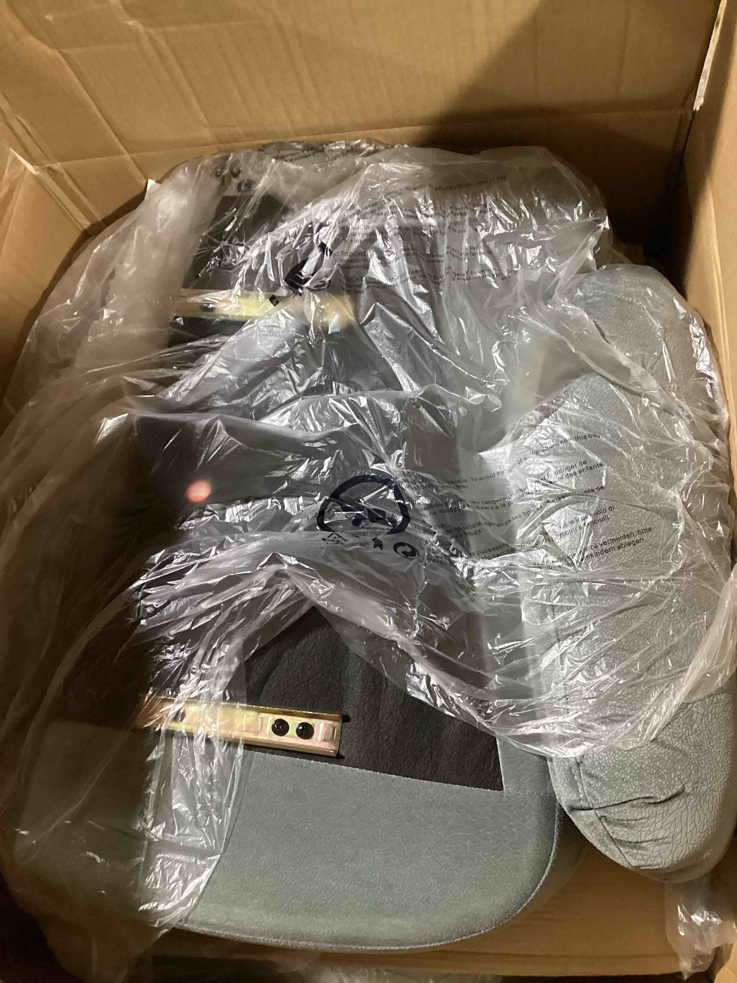 https://s3.amazonaws.com/lotting-images-prod/bidfta/GRN5613417_1704201712099.jpeg