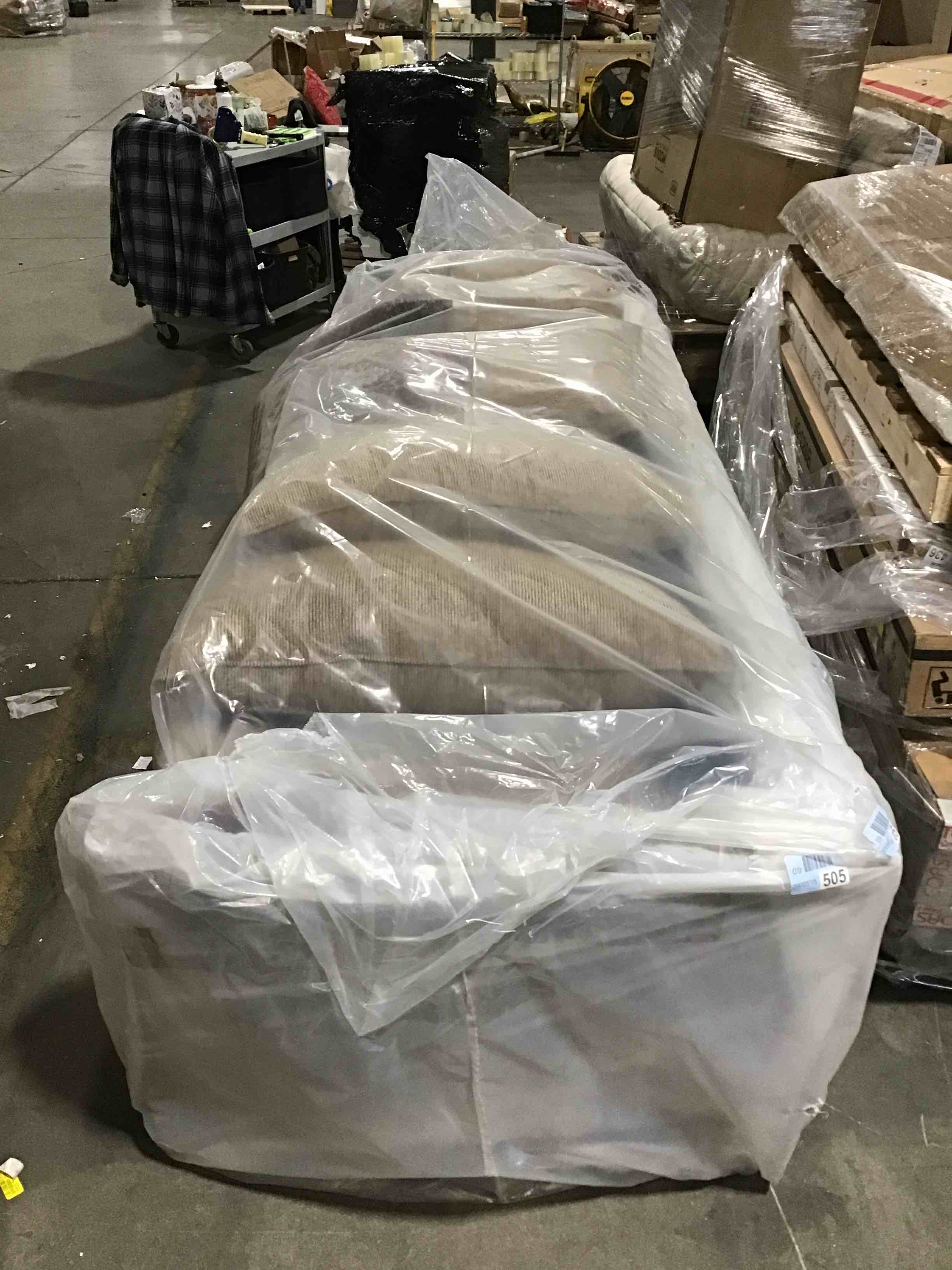 https://s3.amazonaws.com/lotting-images-prod/bidfta/GRN5614957_1702305364402.jpeg
