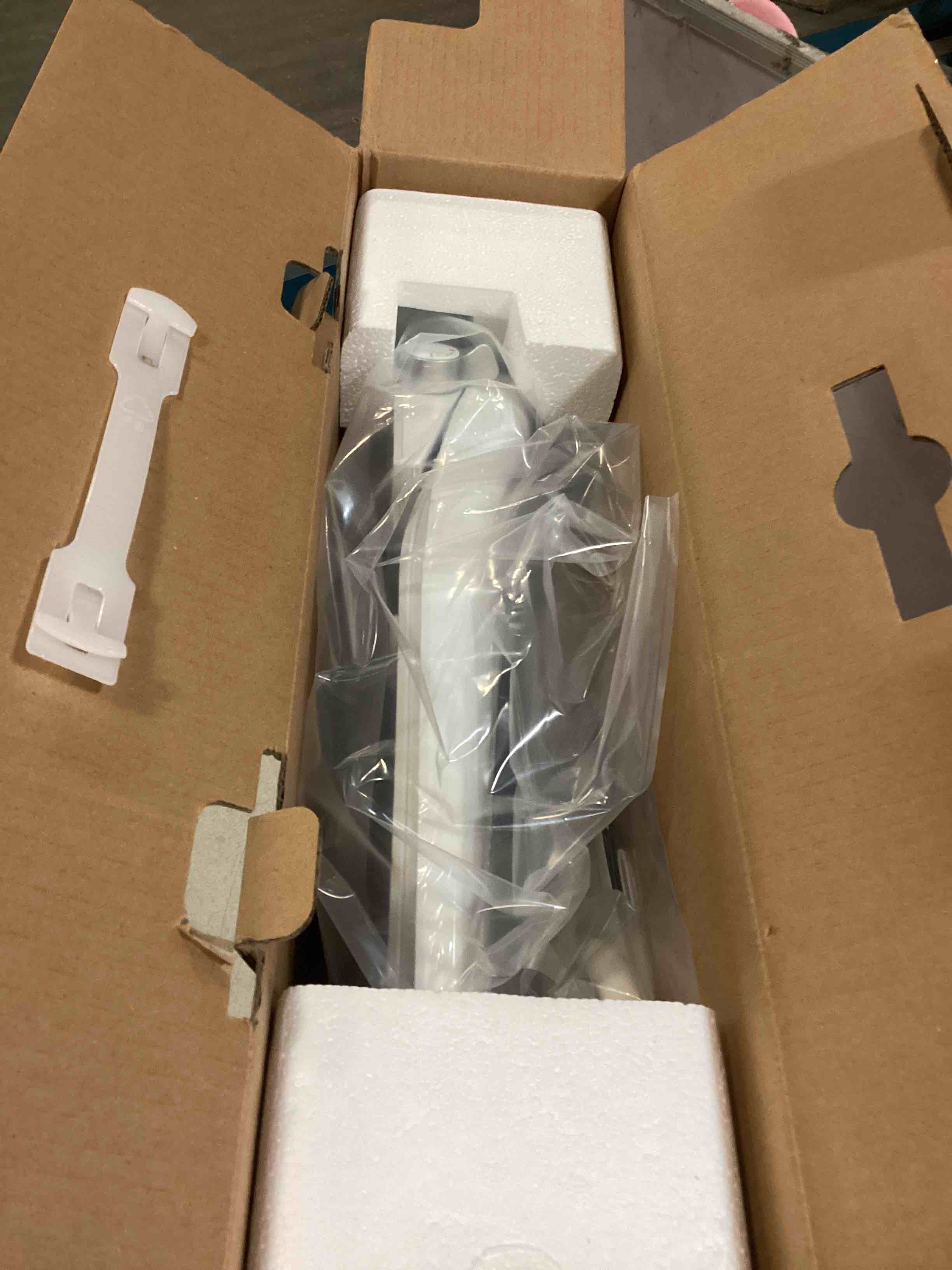 https://s3.amazonaws.com/lotting-images-prod/bidfta/GRN5623962_1702296585687.jpeg